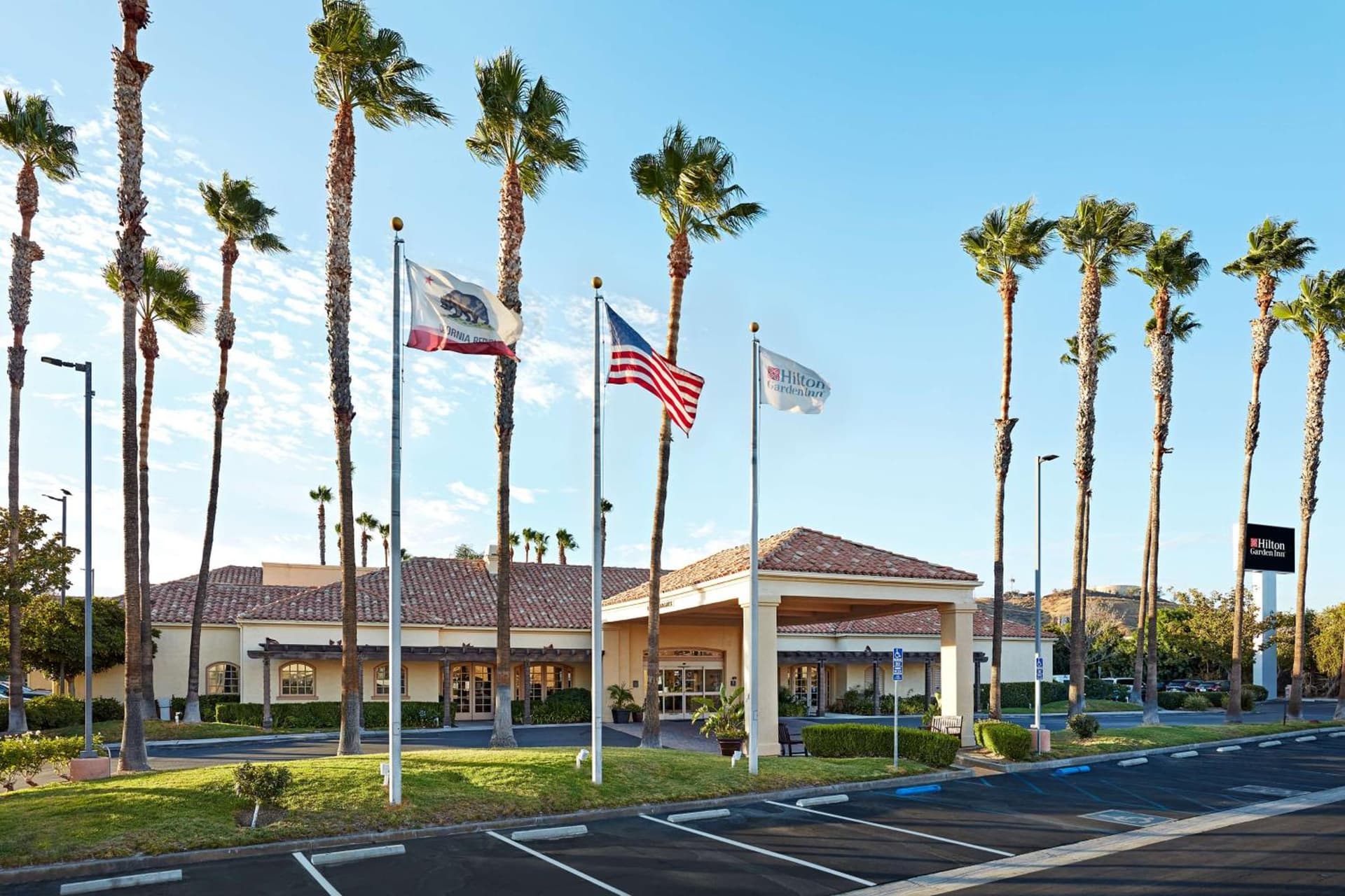 Hilton Garden Inn Valencia Six Flags property views in Valencia, CA — gallery photo 3