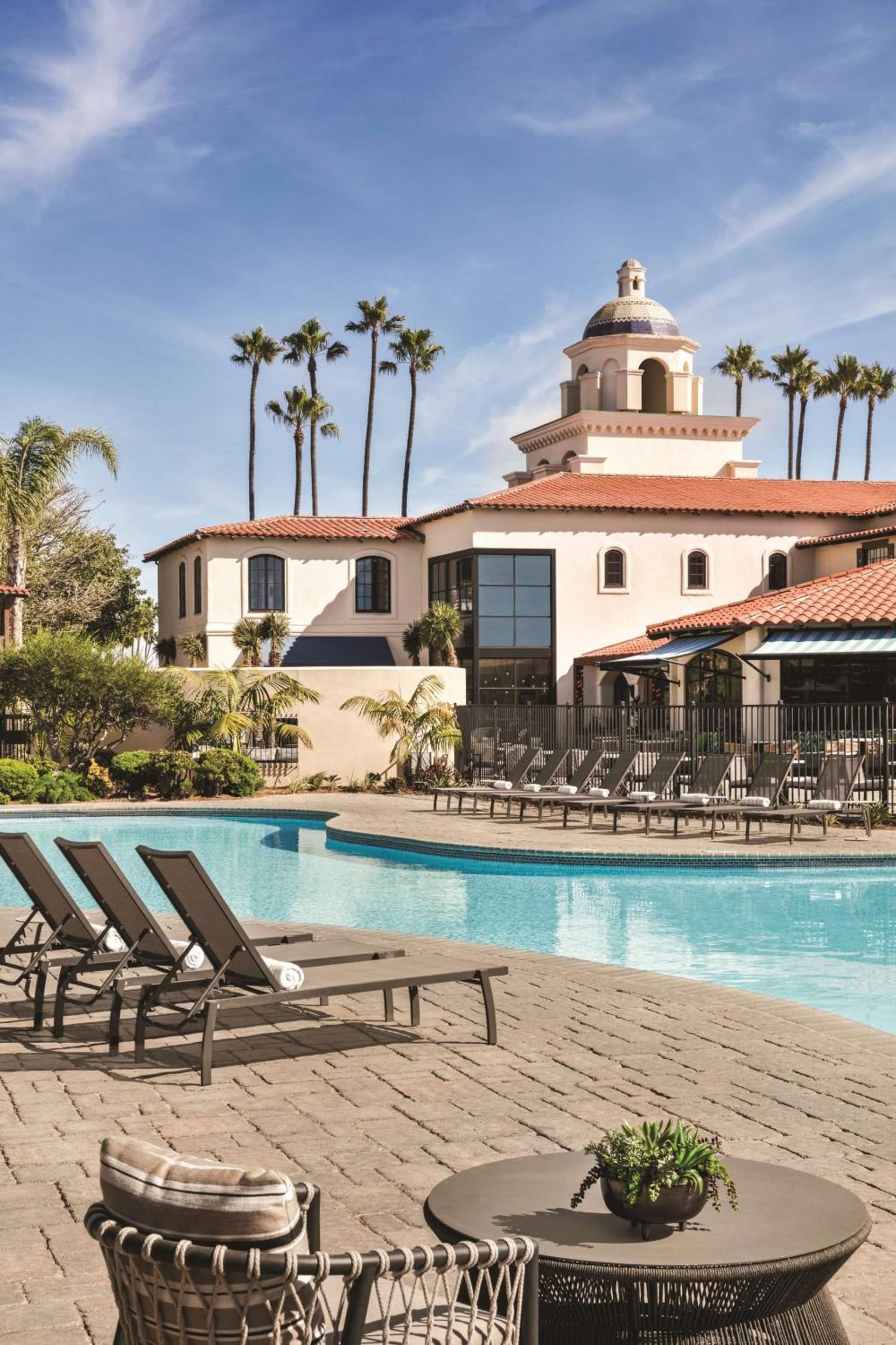 Zachari Dunes on Mandalay Beach, Curio Collection by Hilton gallery photo in Oxnard, CA — image 63