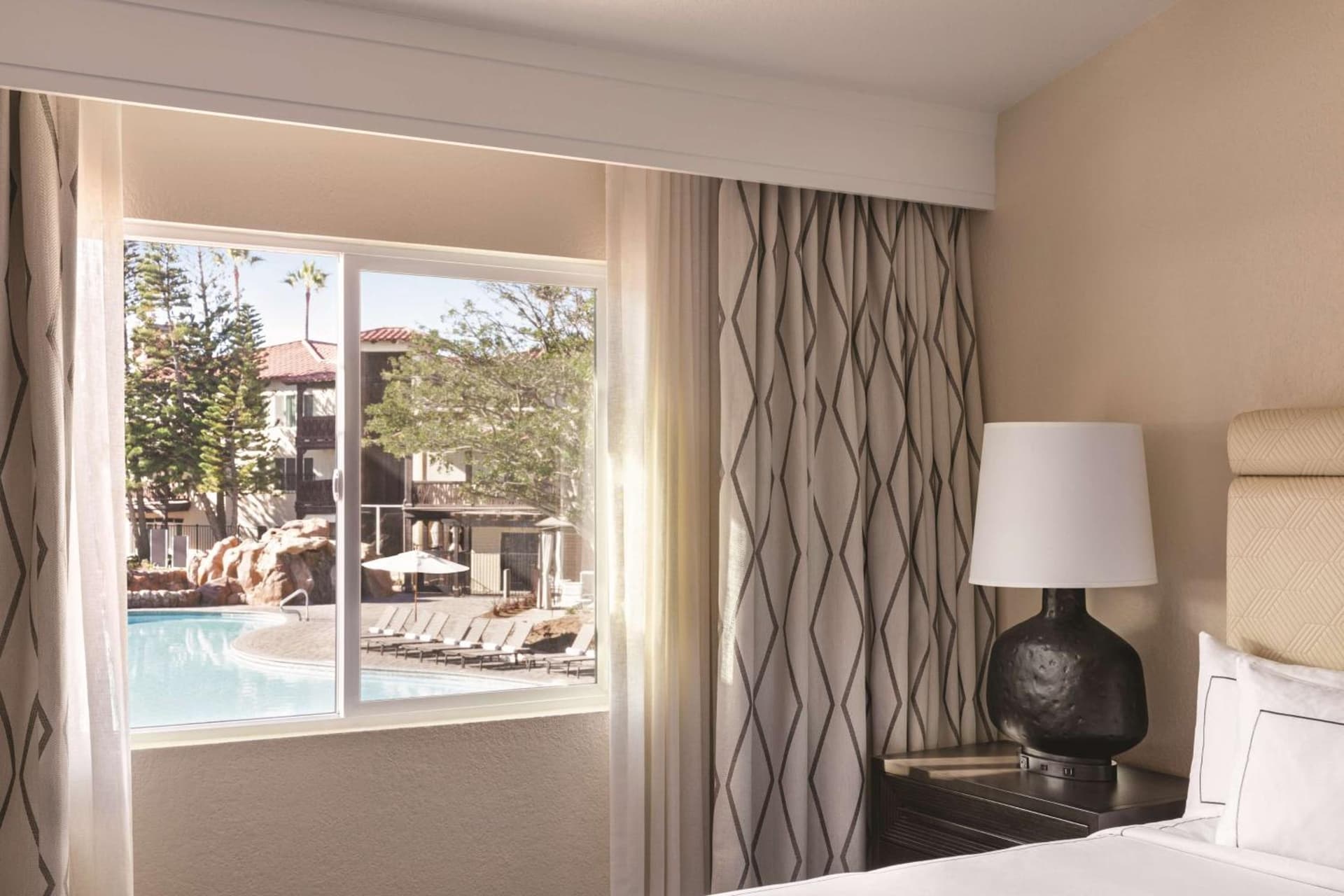 Zachari Dunes on Mandalay Beach, Curio Collection by Hilton gallery photo in Oxnard, CA — image 19