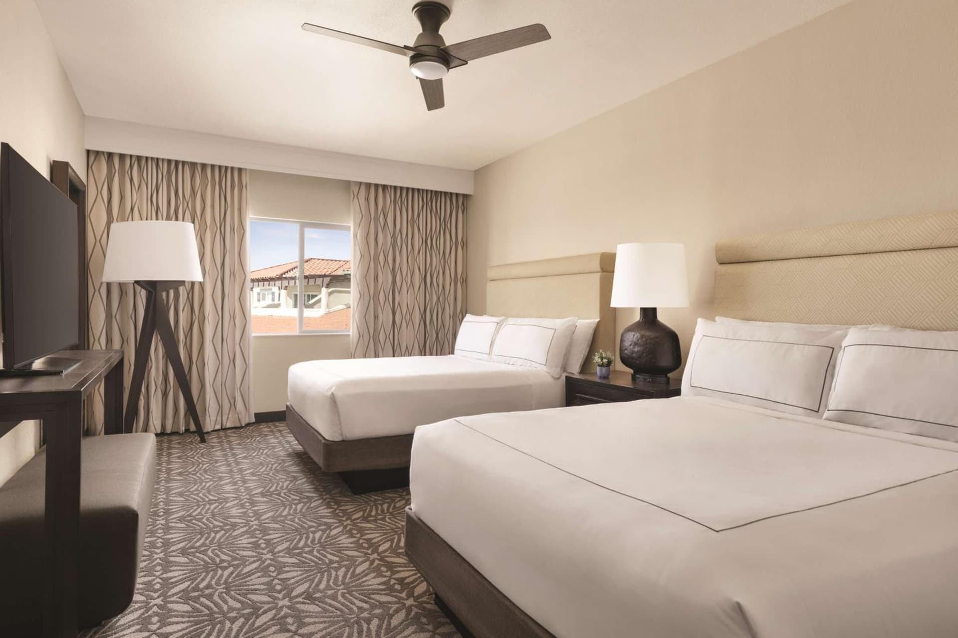 Zachari Dunes on Mandalay Beach, Curio Collection by Hilton gallery photo in Oxnard, CA — image 6