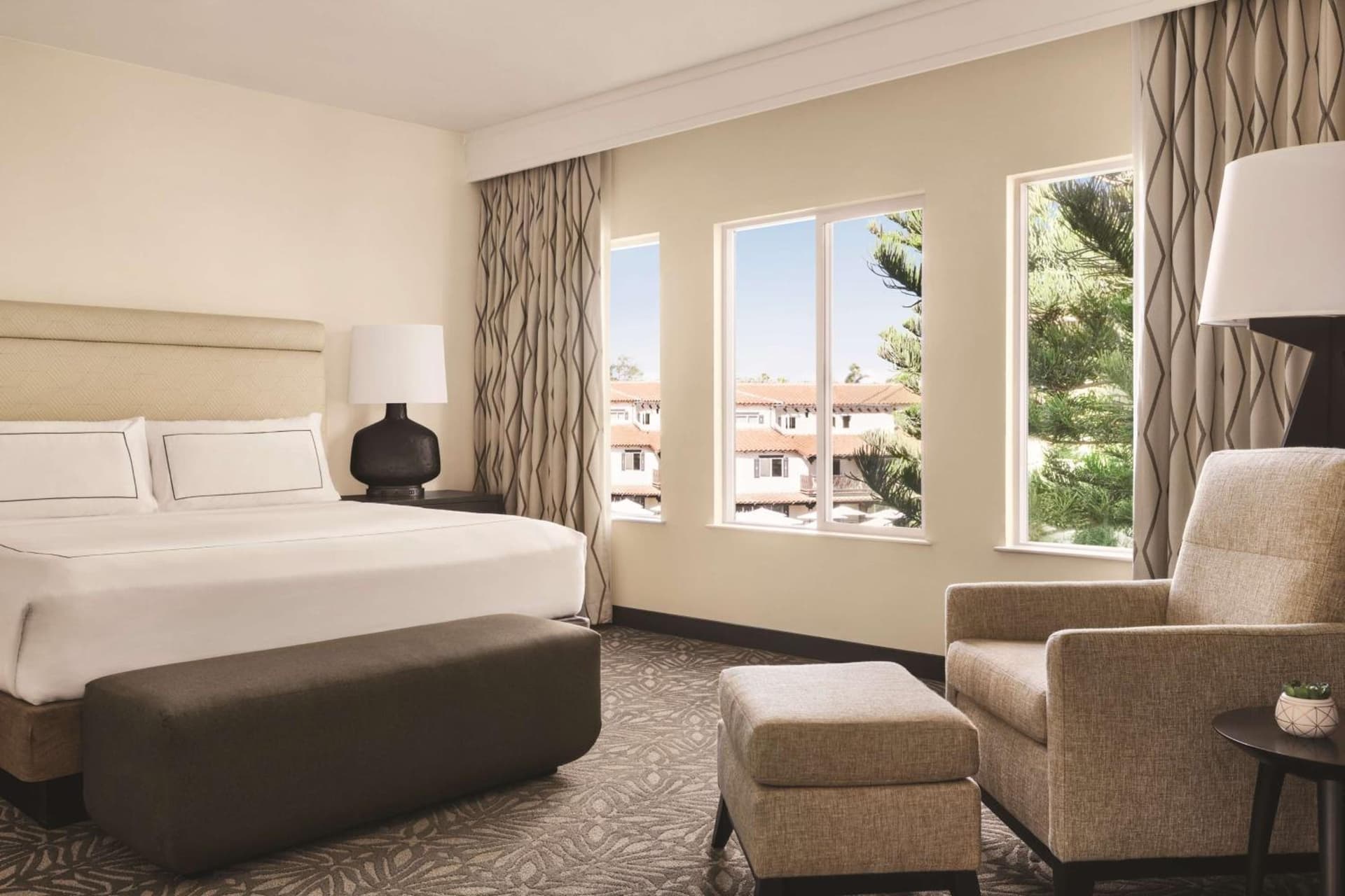 Zachari Dunes on Mandalay Beach, Curio Collection by Hilton gallery photo in Oxnard, CA — image 82