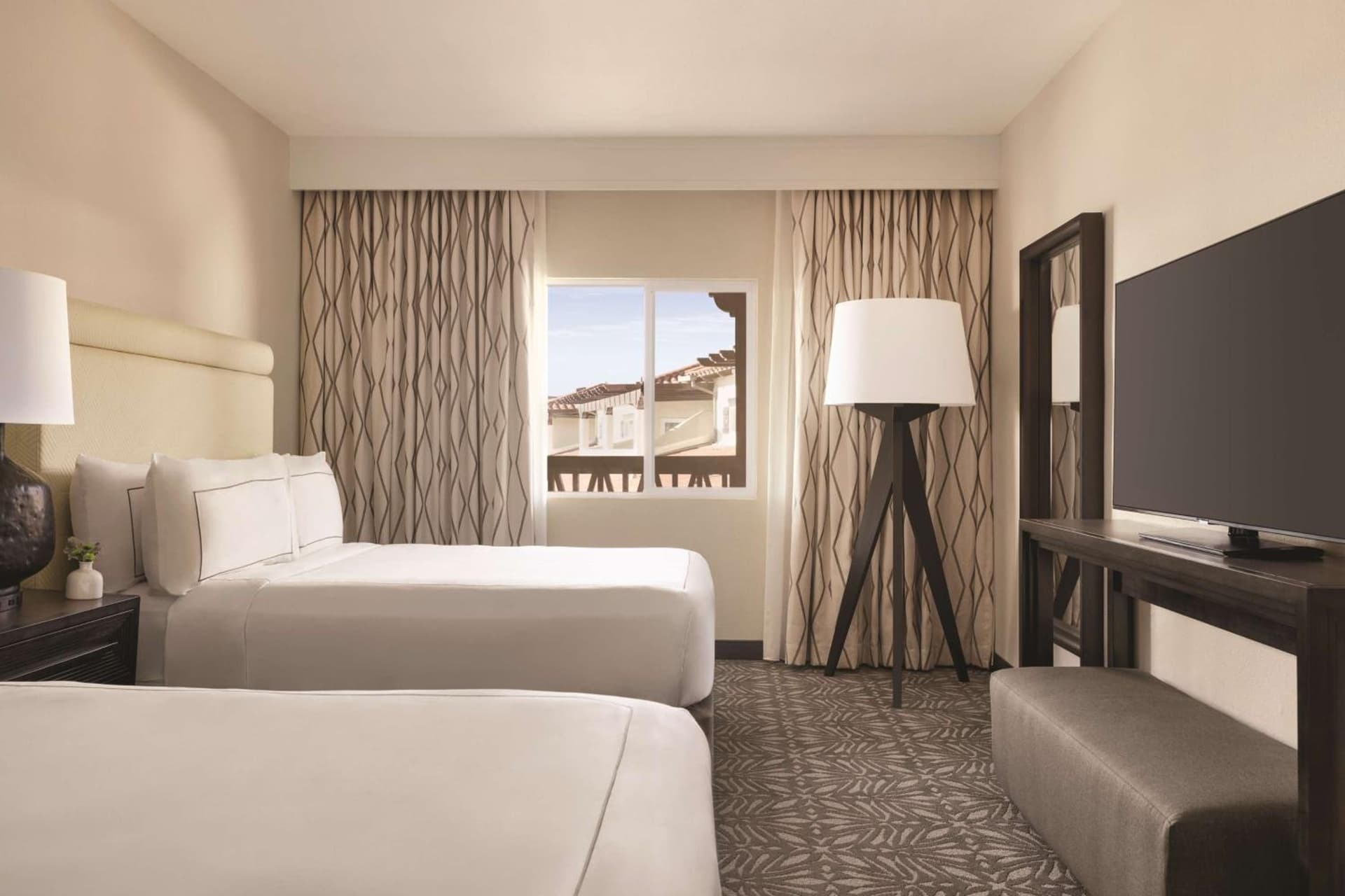 Zachari Dunes on Mandalay Beach, Curio Collection by Hilton gallery photo in Oxnard, CA — image 27