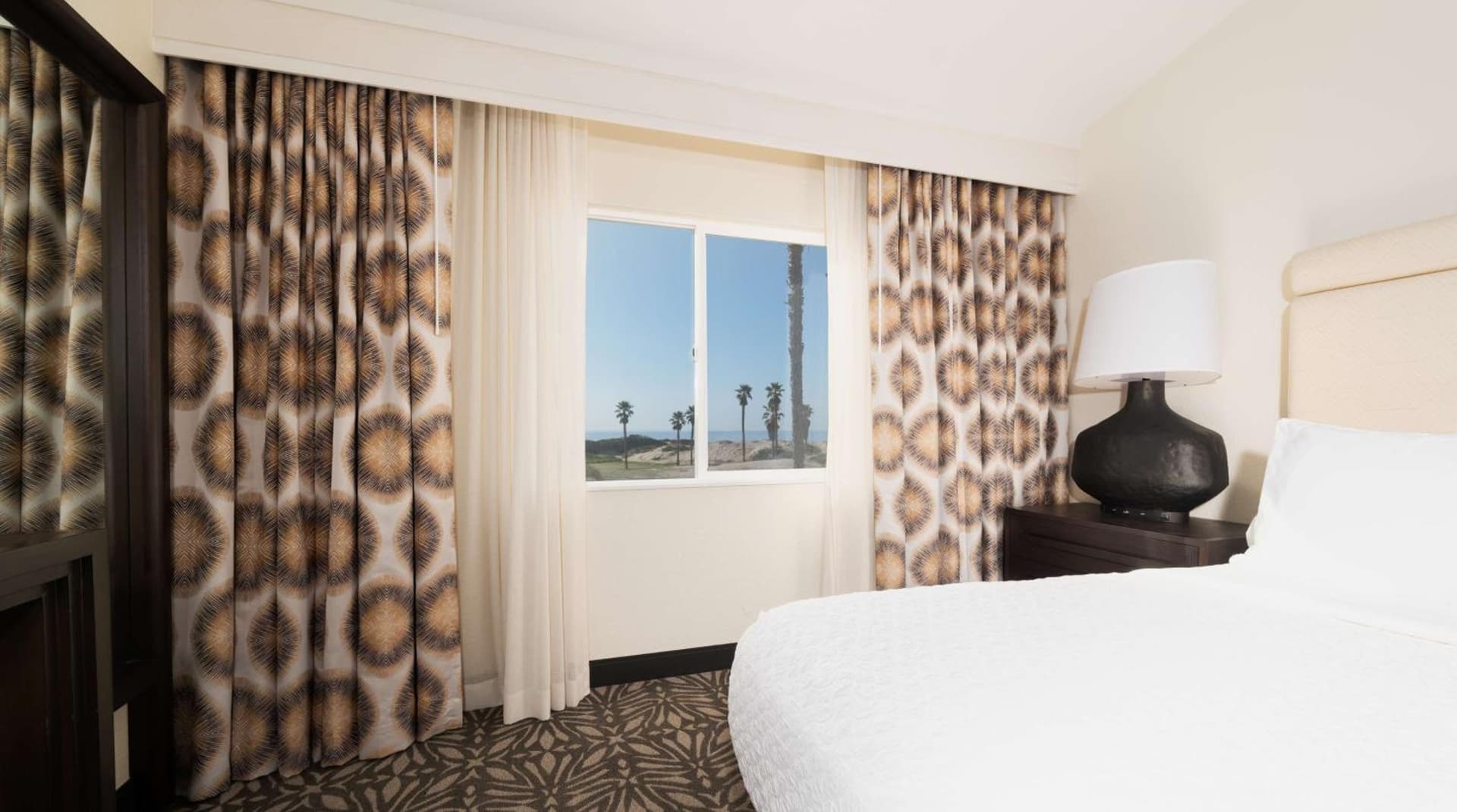Zachari Dunes on Mandalay Beach, Curio Collection by Hilton gallery photo in Oxnard, CA — image 40