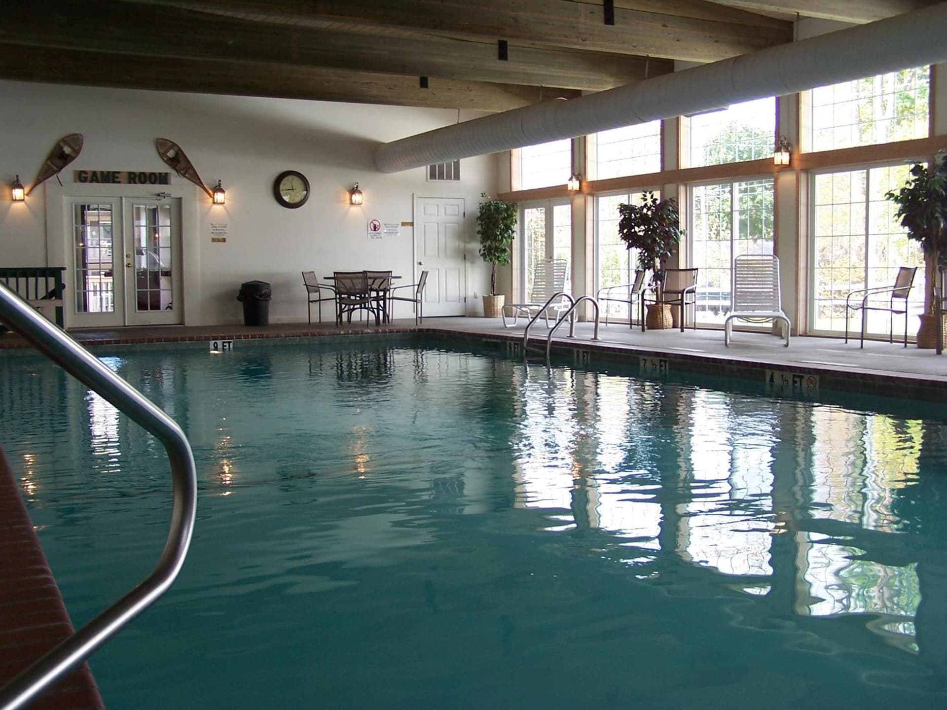 Kancamagus Lodge interior in Lincoln — gallery photo 2
