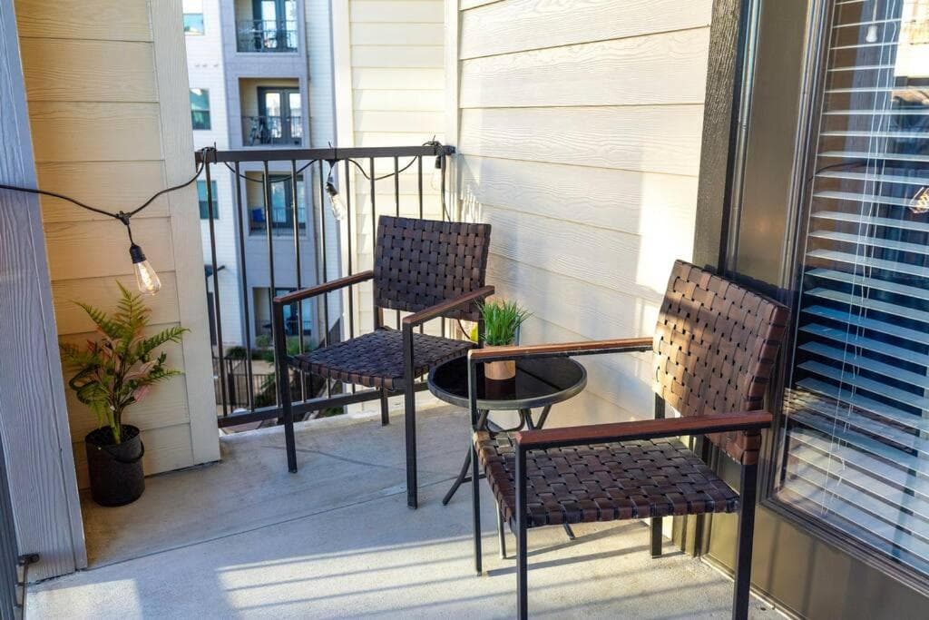 Upscale 1br Pool&gym Utsa Centrally Located! property views in San Antonio, TX — gallery photo 3