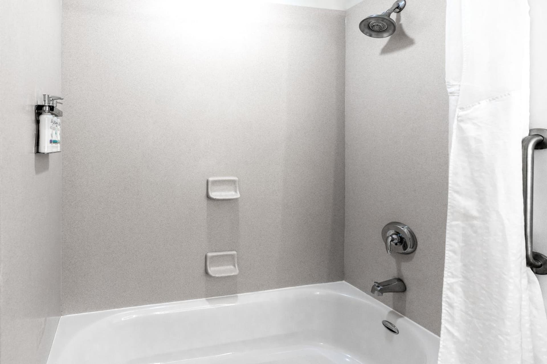 Holiday Inn Express Hotel & Suites Salina by IHG interior in Salina, KS — gallery photo 2
