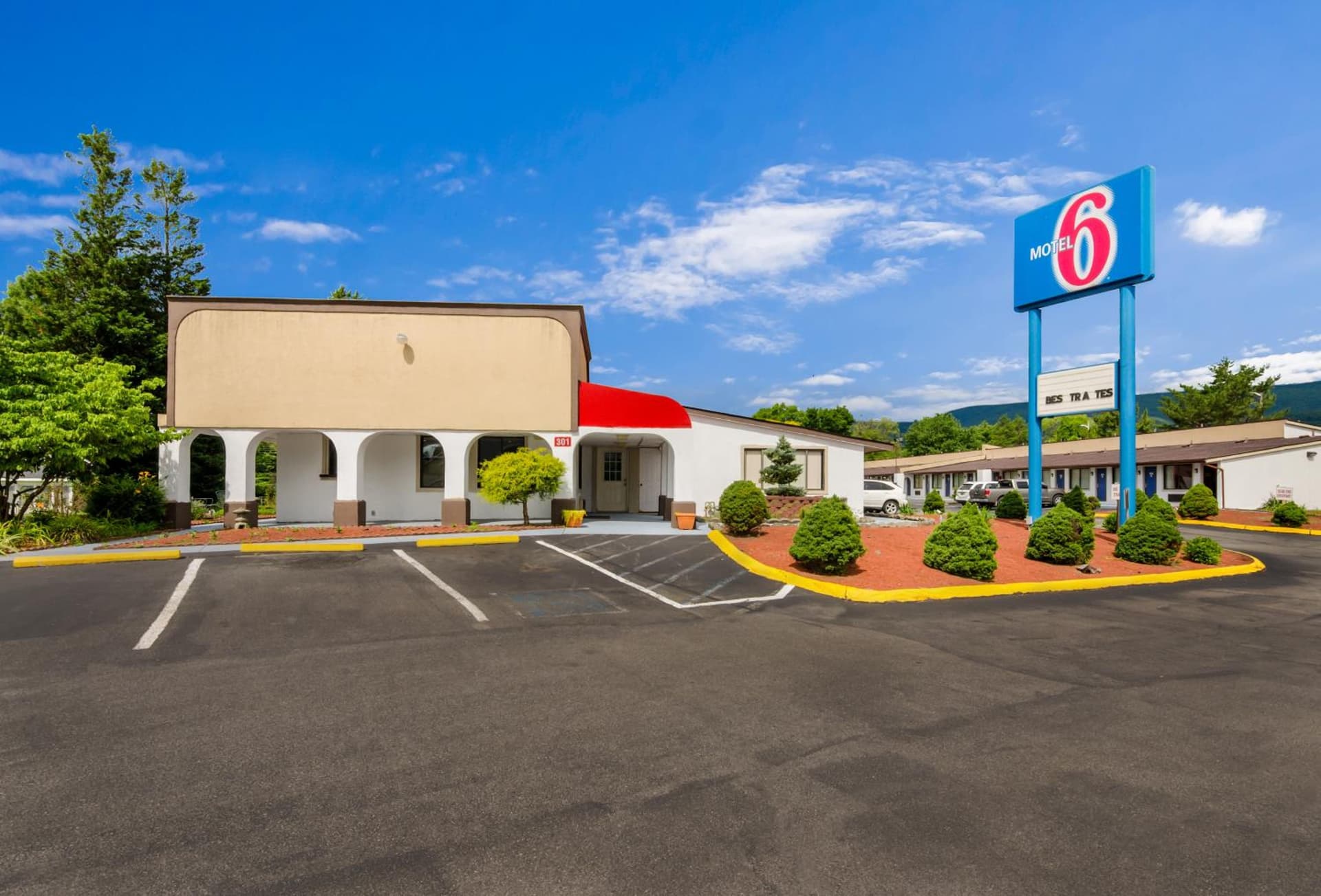 Motel 6-Salem, VA featured exterior or lobby in Salem, VA — similar hotel