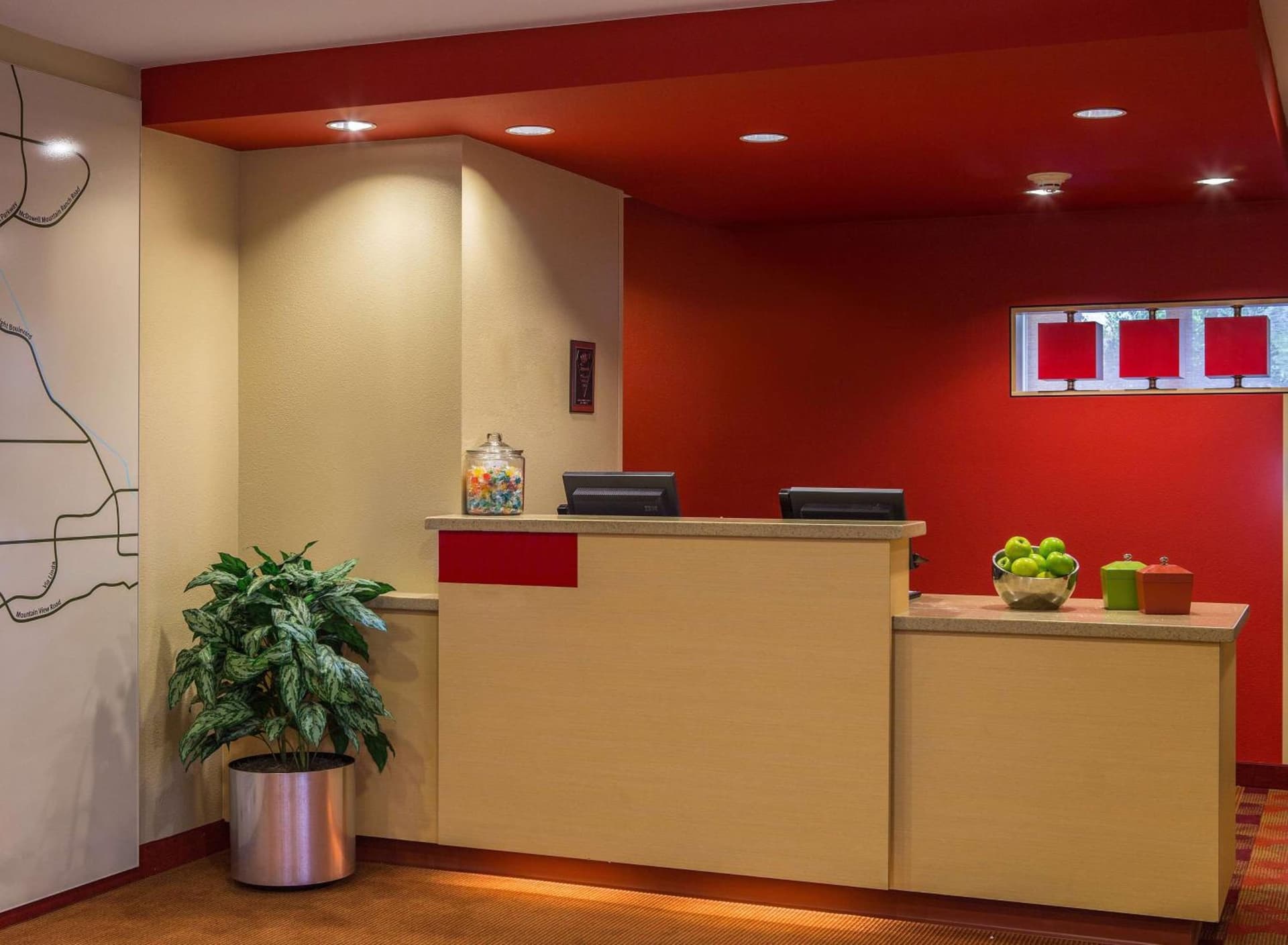 Sonesta Simply Suites Phoenix Scottsdale interior in Scottsdale, AZ — gallery photo 2