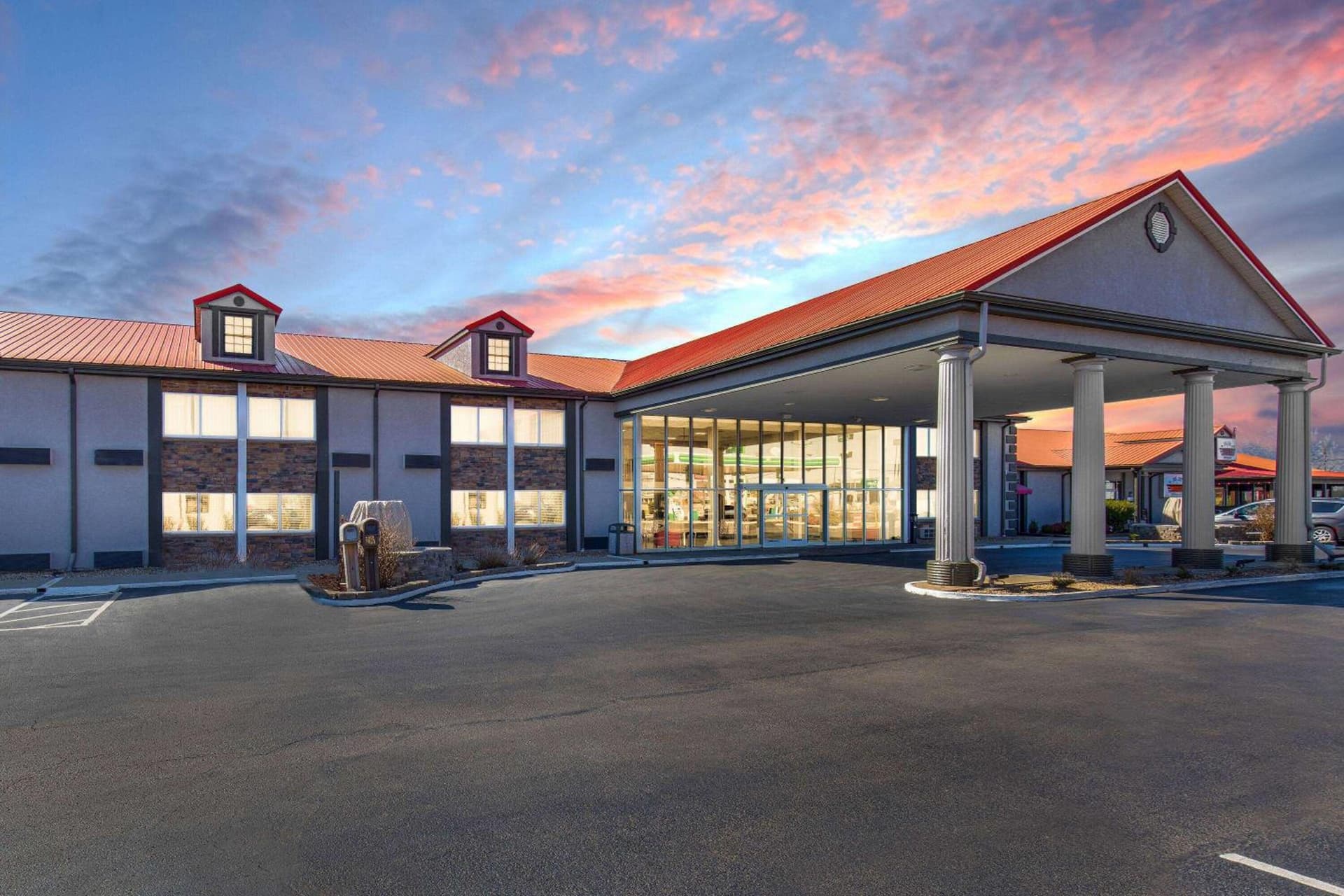 Ramada by Wyndham Bowling Green property views in Bowling Green, KY — gallery photo 3