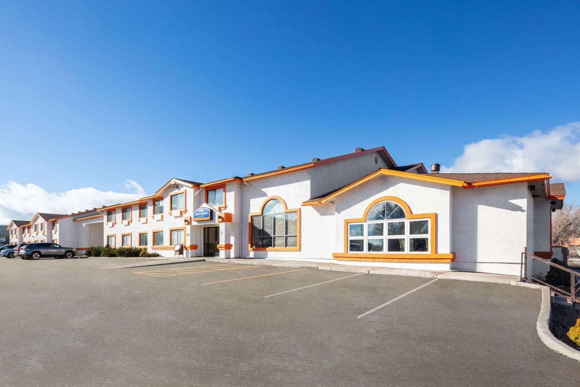 Howard Johnson by Wyndham Williams featured exterior or lobby in Williams, AZ — similar hotel