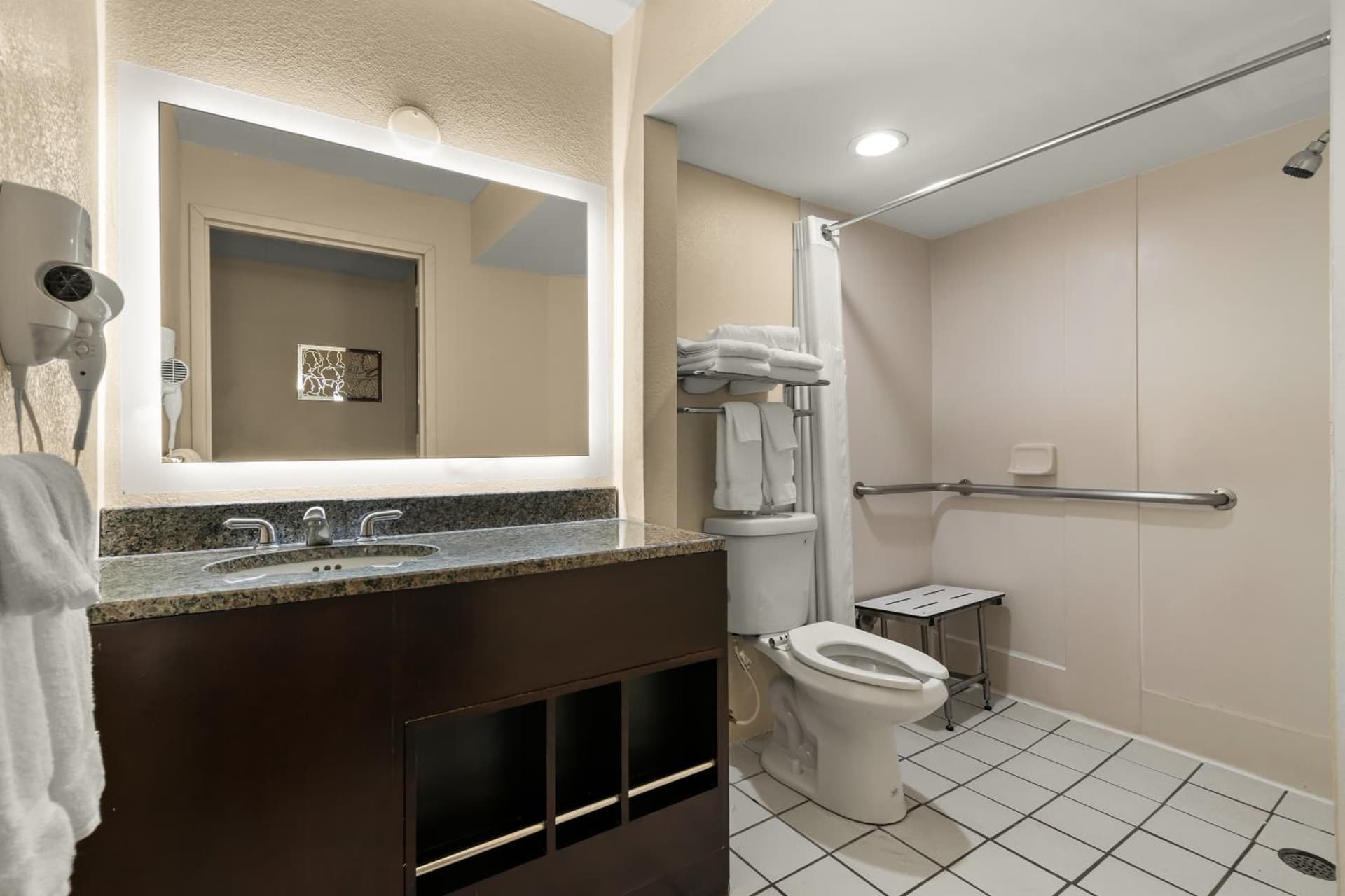 Ramada by Wyndham Harrisburg/Hershey Area gallery photo in Harrisburg, PA — image 39