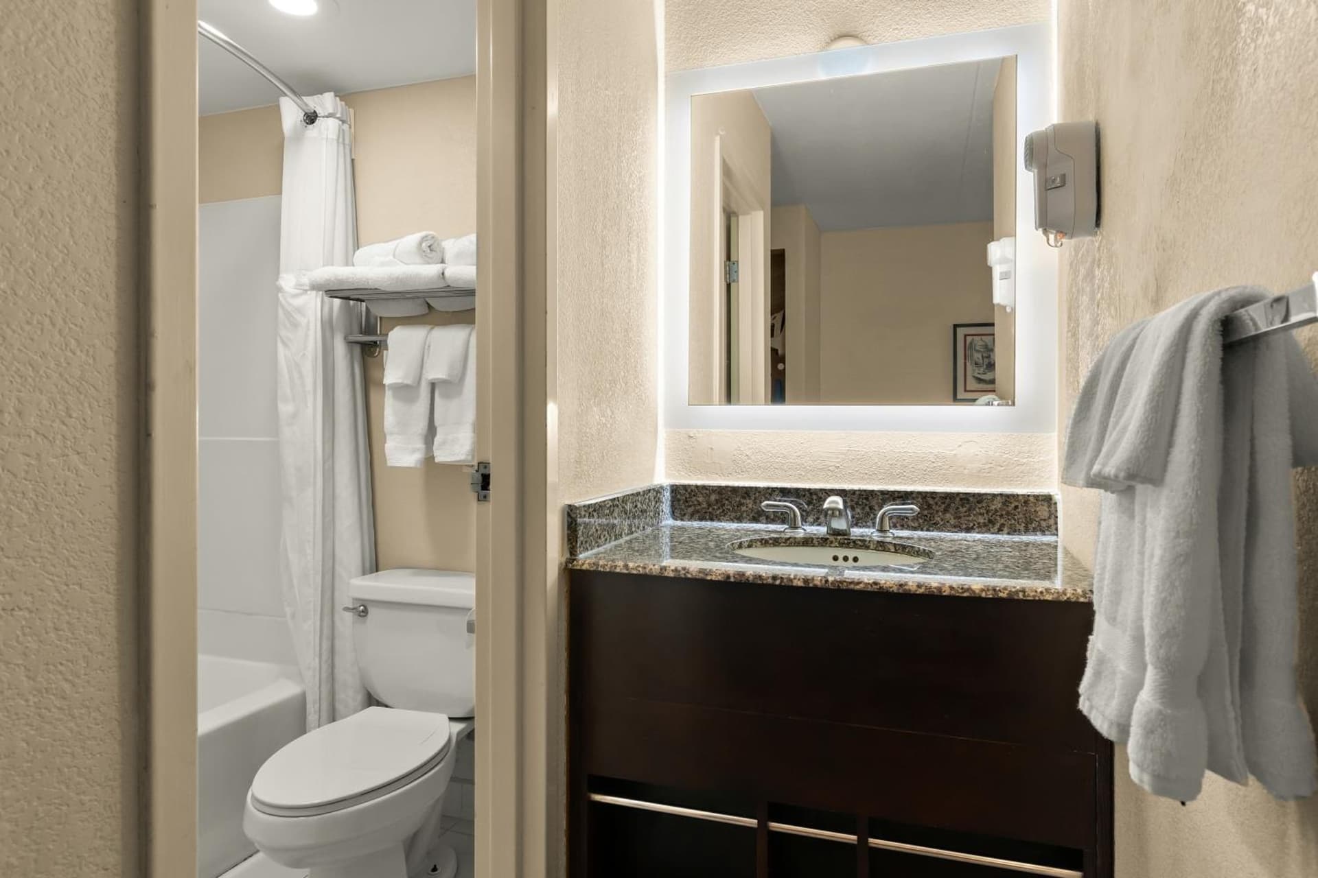 Ramada by Wyndham Harrisburg/Hershey Area gallery photo in Harrisburg, PA — image 52
