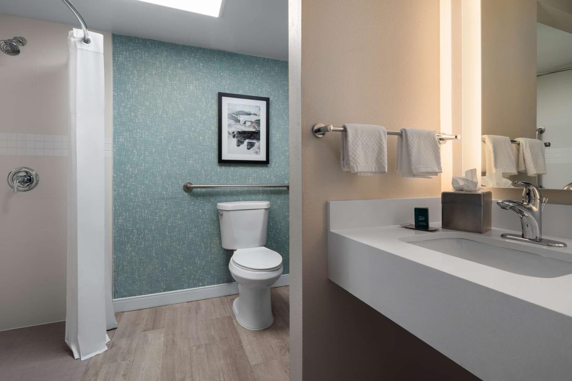 DoubleTree by Hilton Norfolk Airport gallery photo in Norfolk, VA — image 14