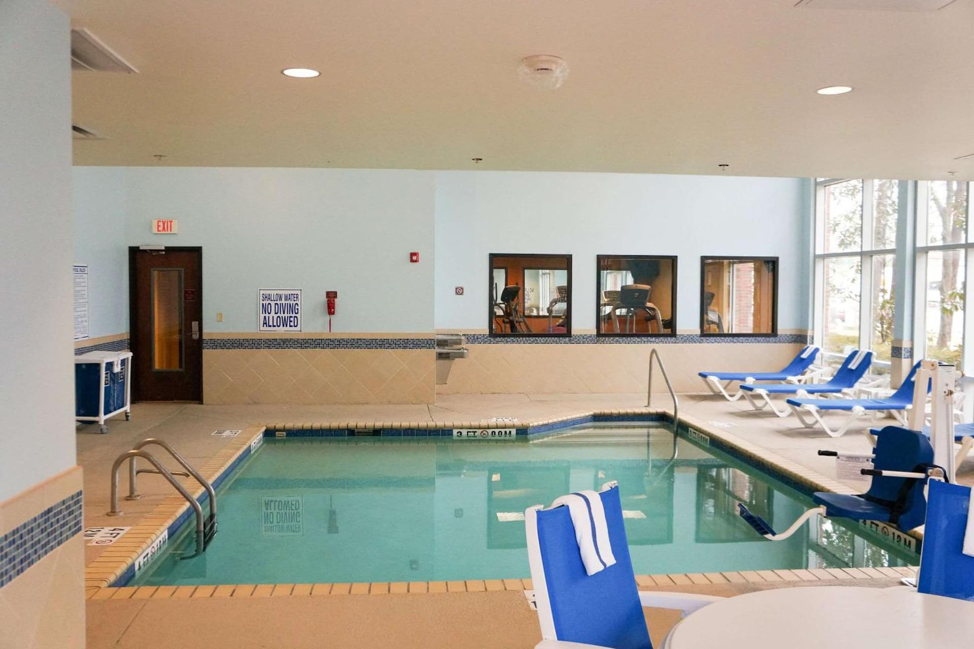 Comfort Suites Charleston West Ashley gallery photo in Charleston, SC — image 19