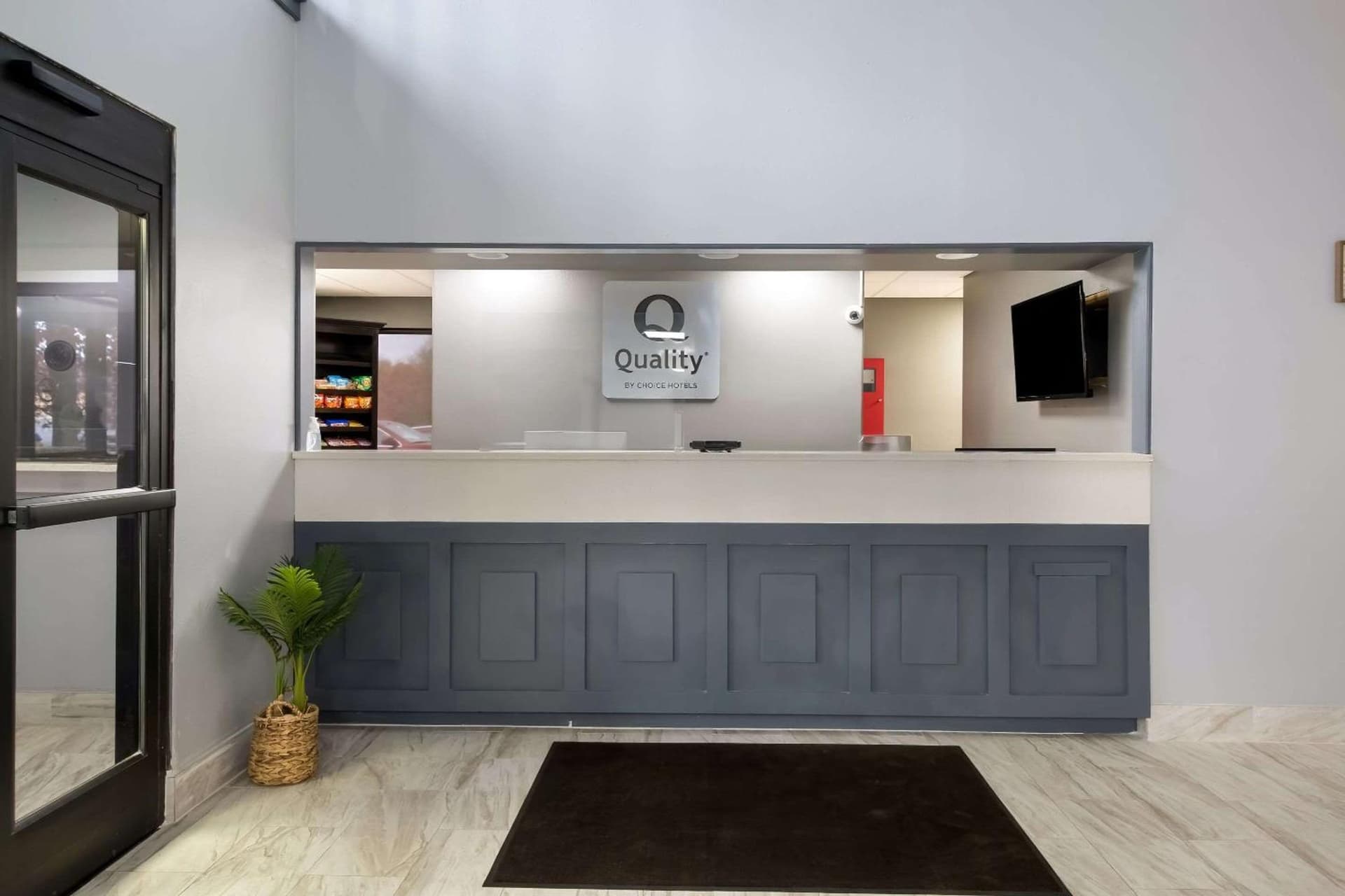 Quality Inn Columbia I-65 property views in Columbia, TN — gallery photo 3