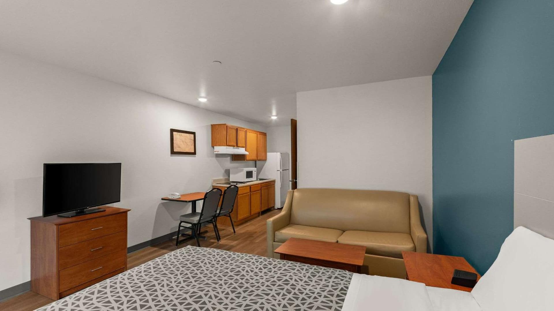 WoodSpring Suites Evansville property views in Evansville, IN — gallery photo 3
