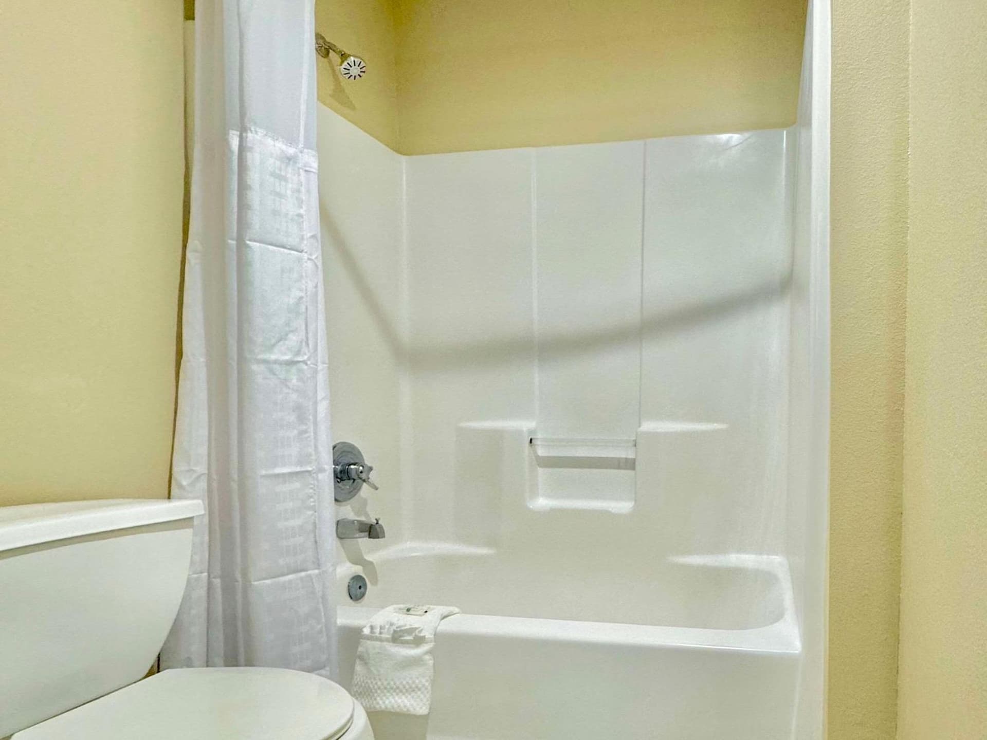 Quality Inn & Suites Willows property views in Willows, CA — gallery photo 3