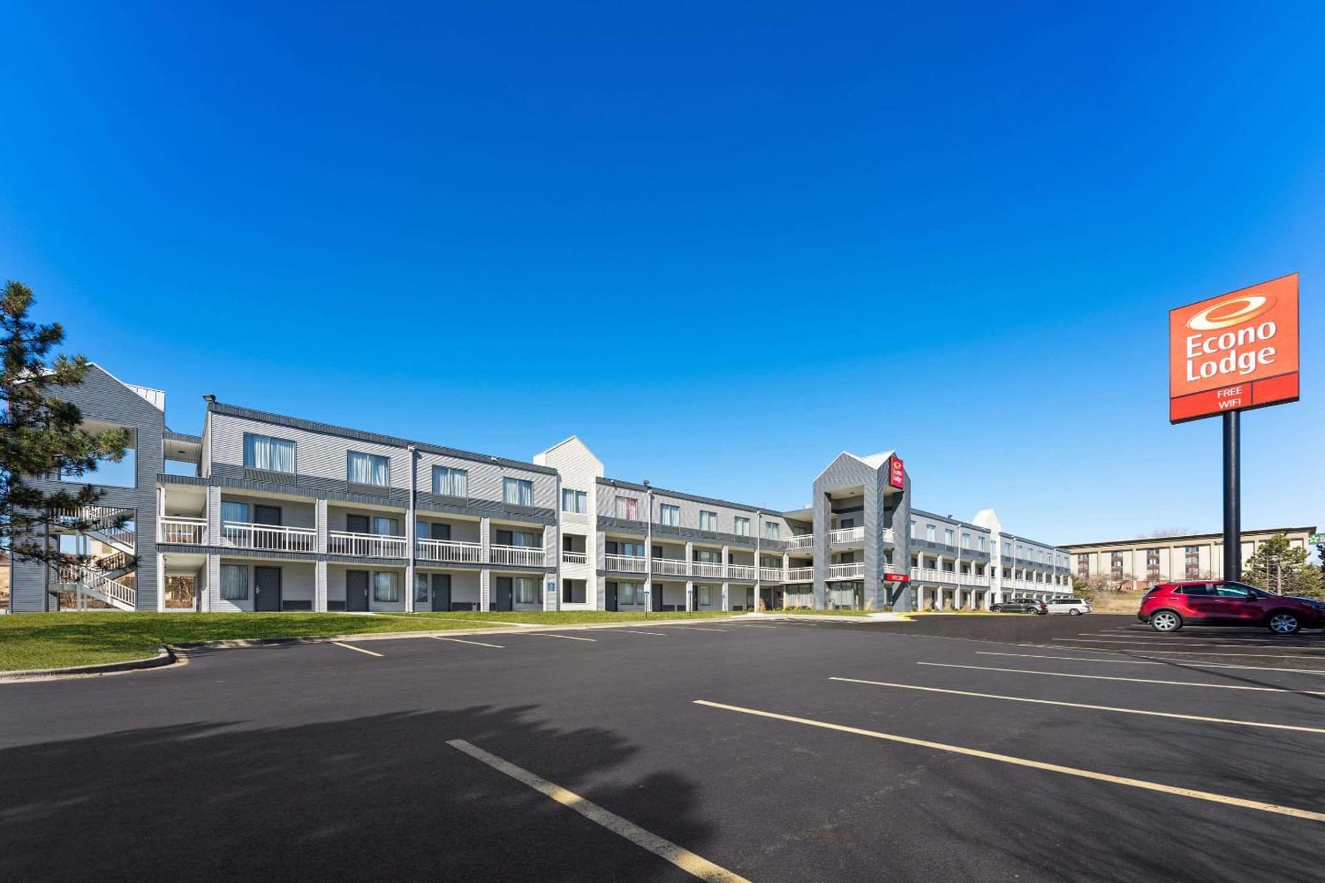 Econo Lodge Rockford Casino Area property views in Rockford, IL — gallery photo 3