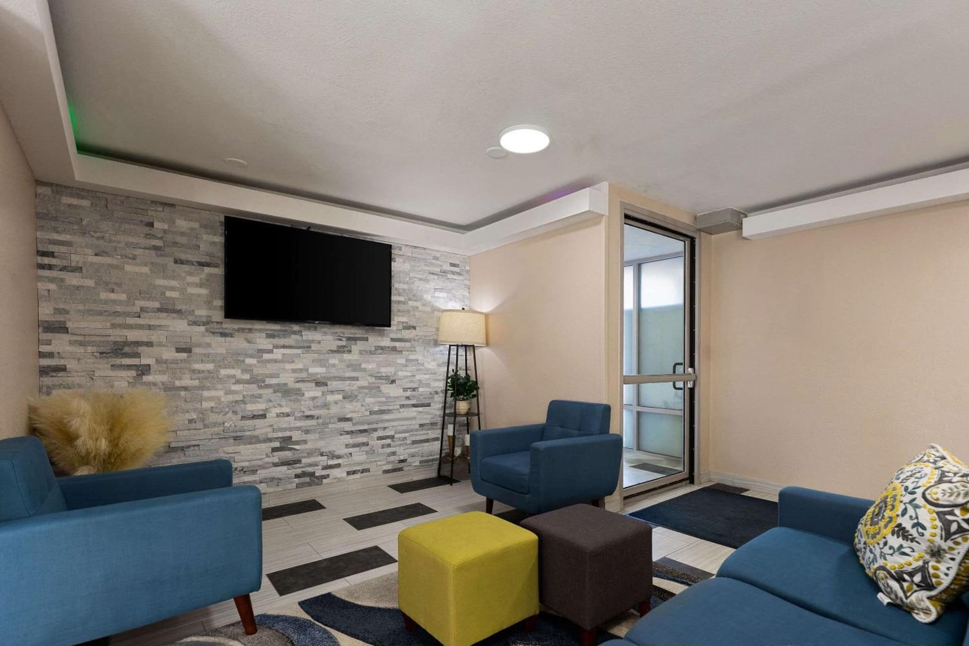 Econo Lodge Rockford Casino Area gallery photo in Rockford, IL — image 12