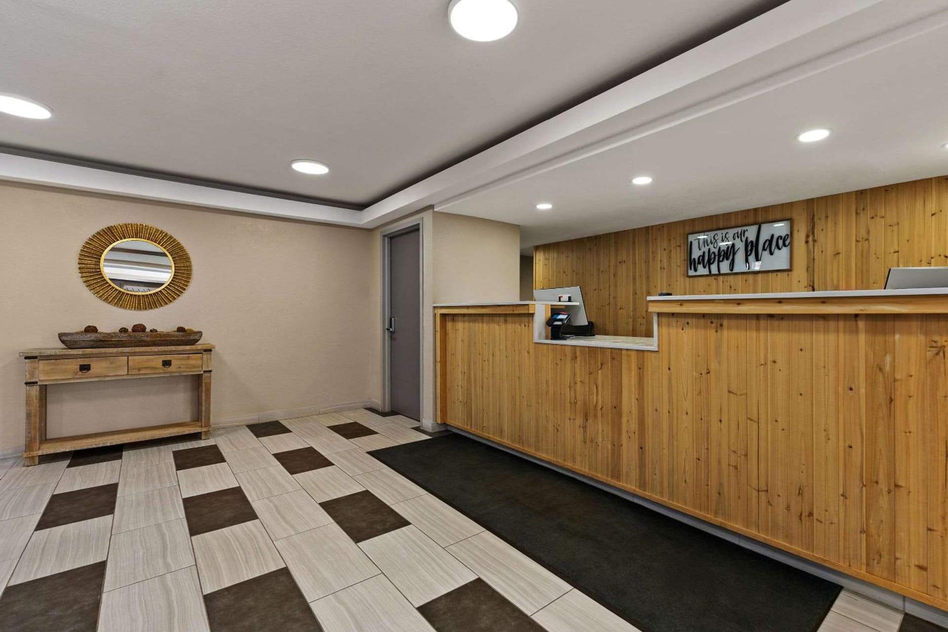 Econo Lodge Rockford Casino Area gallery photo in Rockford, IL — image 16