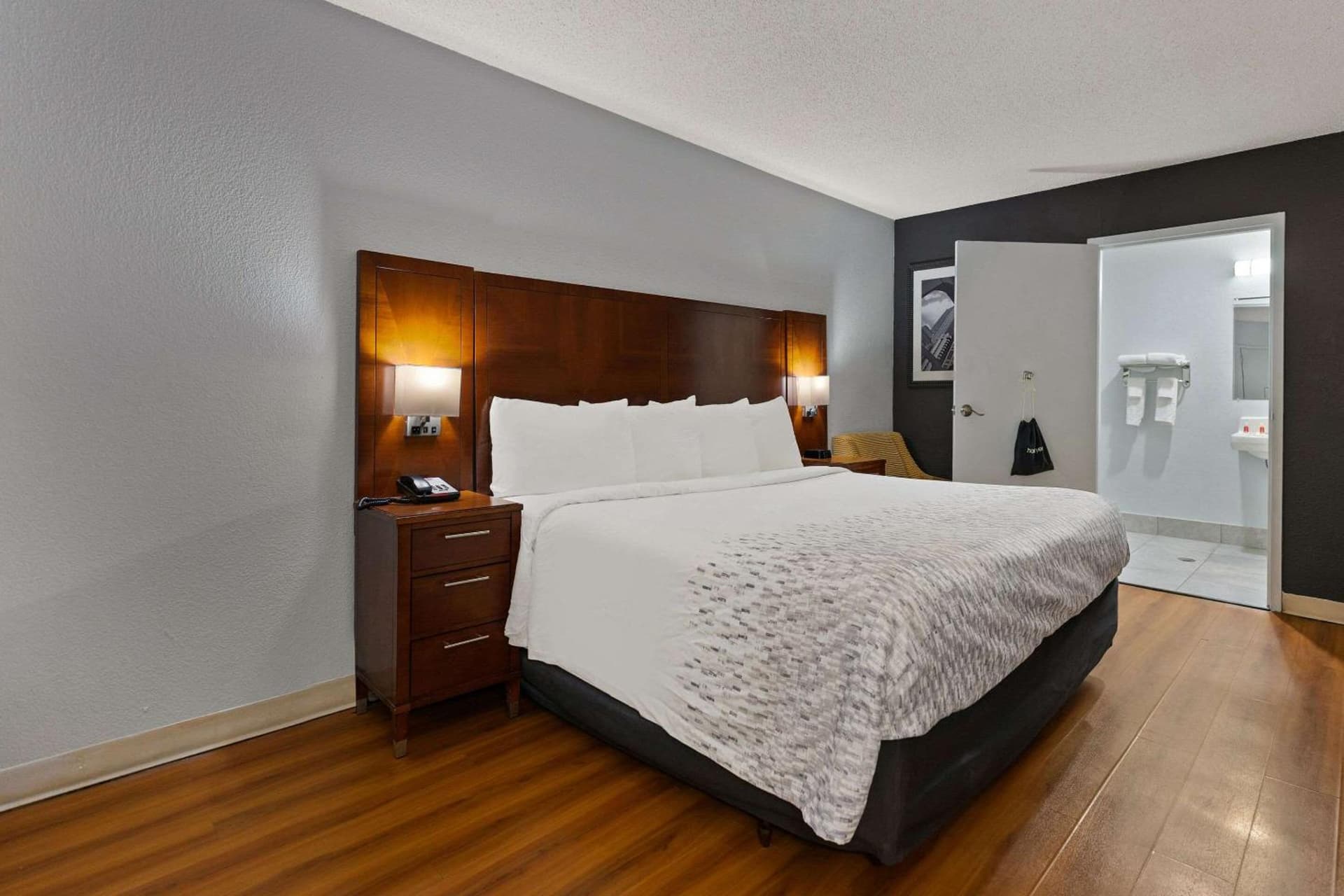 Econo Lodge Rockford Casino Area gallery photo in Rockford, IL — image 32