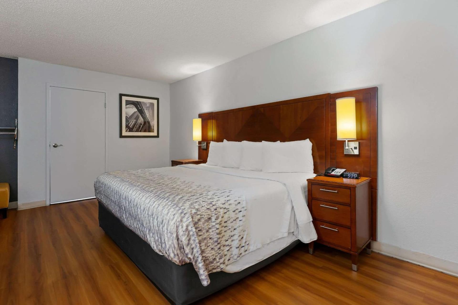 Econo Lodge Rockford Casino Area gallery photo in Rockford, IL — image 11