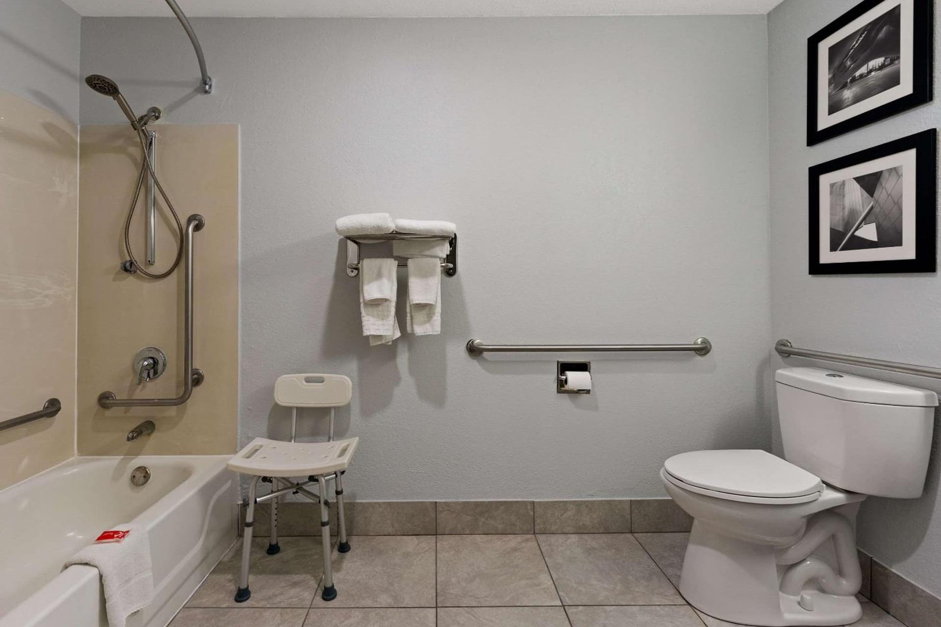 Econo Lodge Rockford Casino Area gallery photo in Rockford, IL — image 5