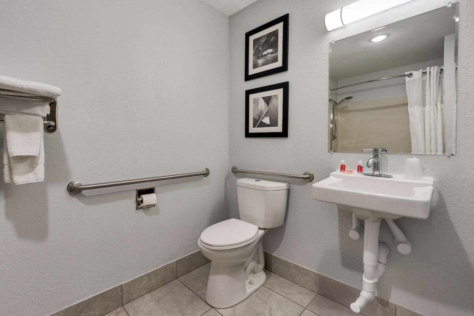 Econo Lodge Rockford Casino Area gallery photo in Rockford, IL — image 36