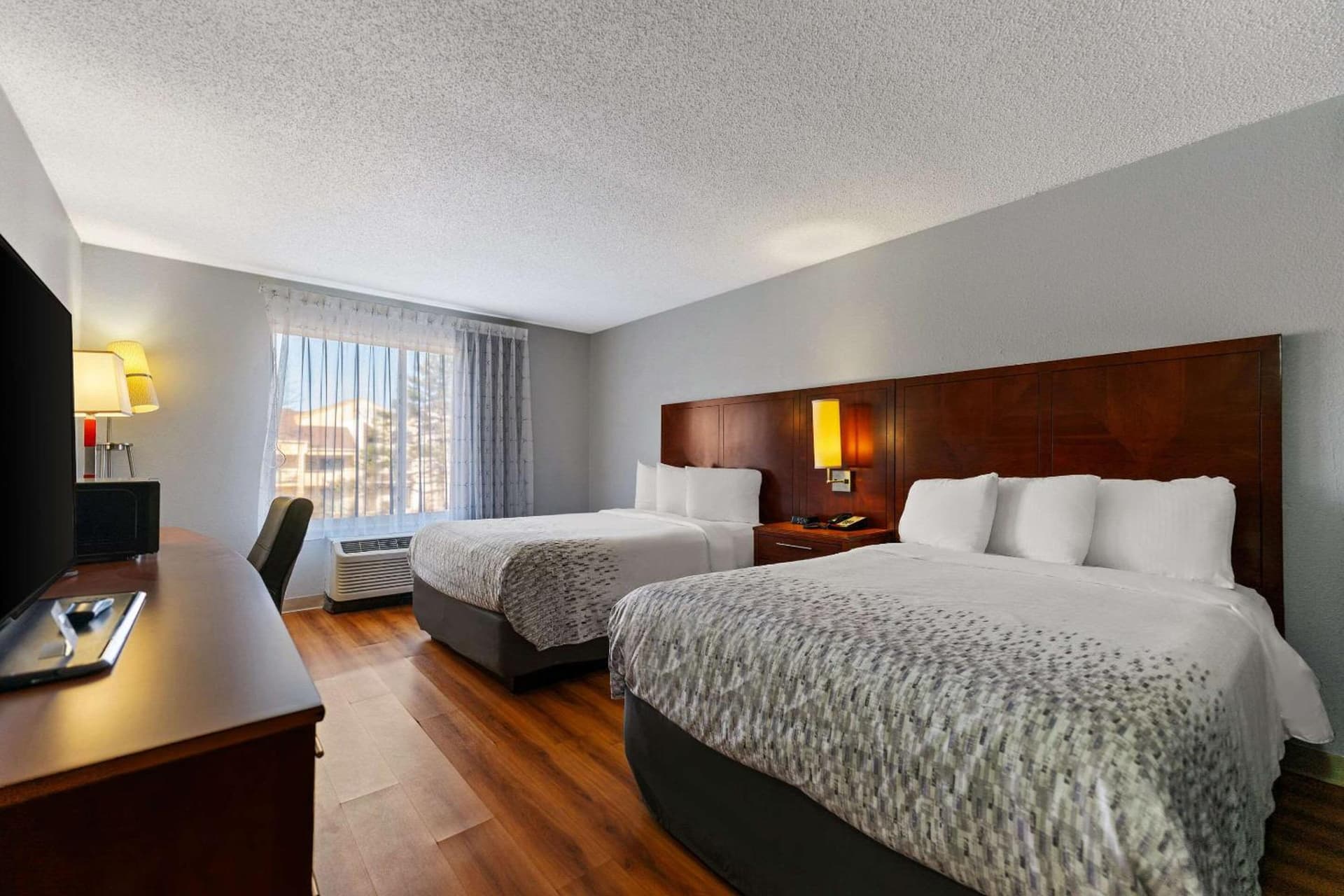 Econo Lodge Rockford Casino Area gallery photo in Rockford, IL — image 38