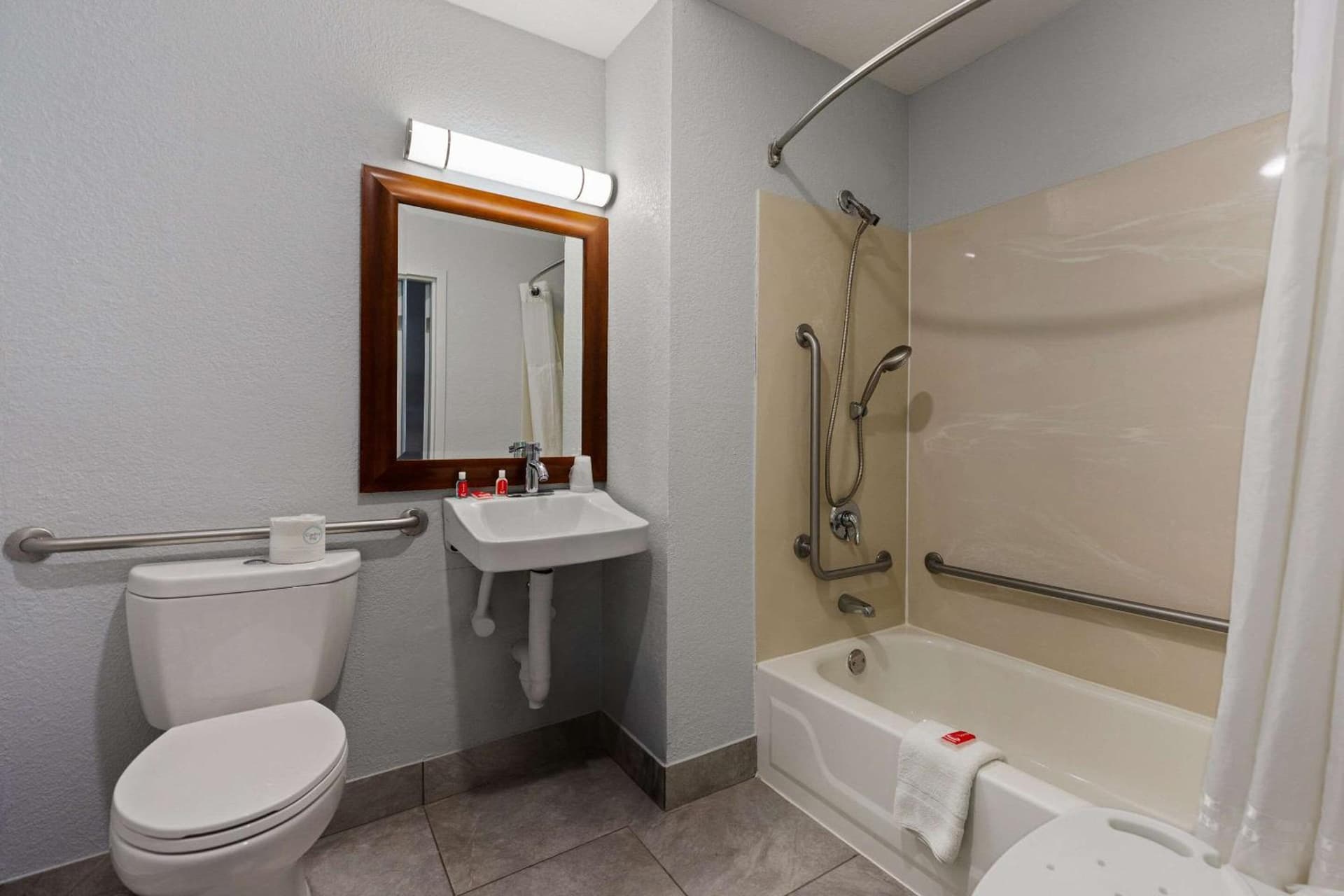 Econo Lodge Rockford Casino Area gallery photo in Rockford, IL — image 7