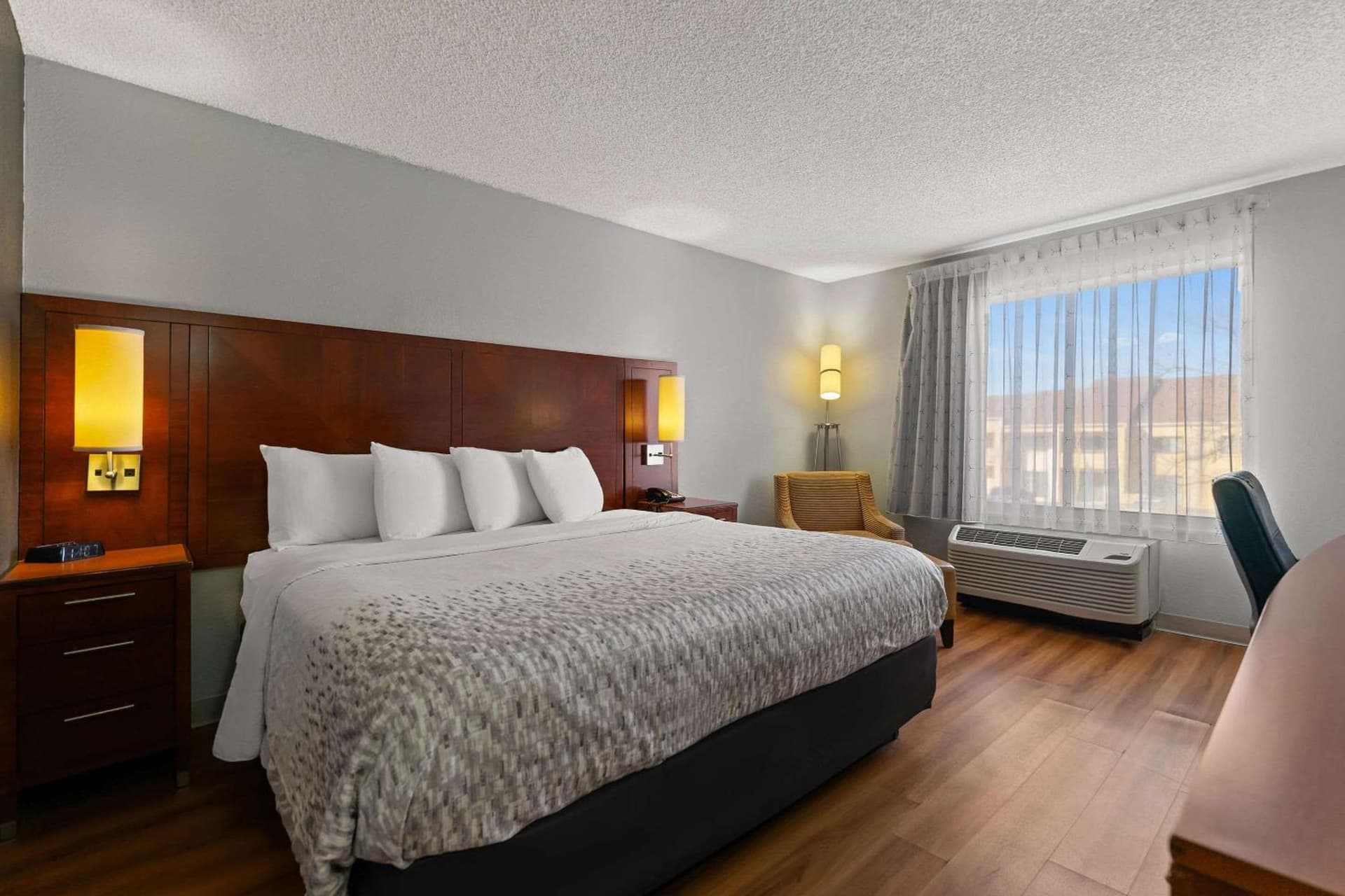 Econo Lodge Rockford Casino Area gallery photo in Rockford, IL — image 8