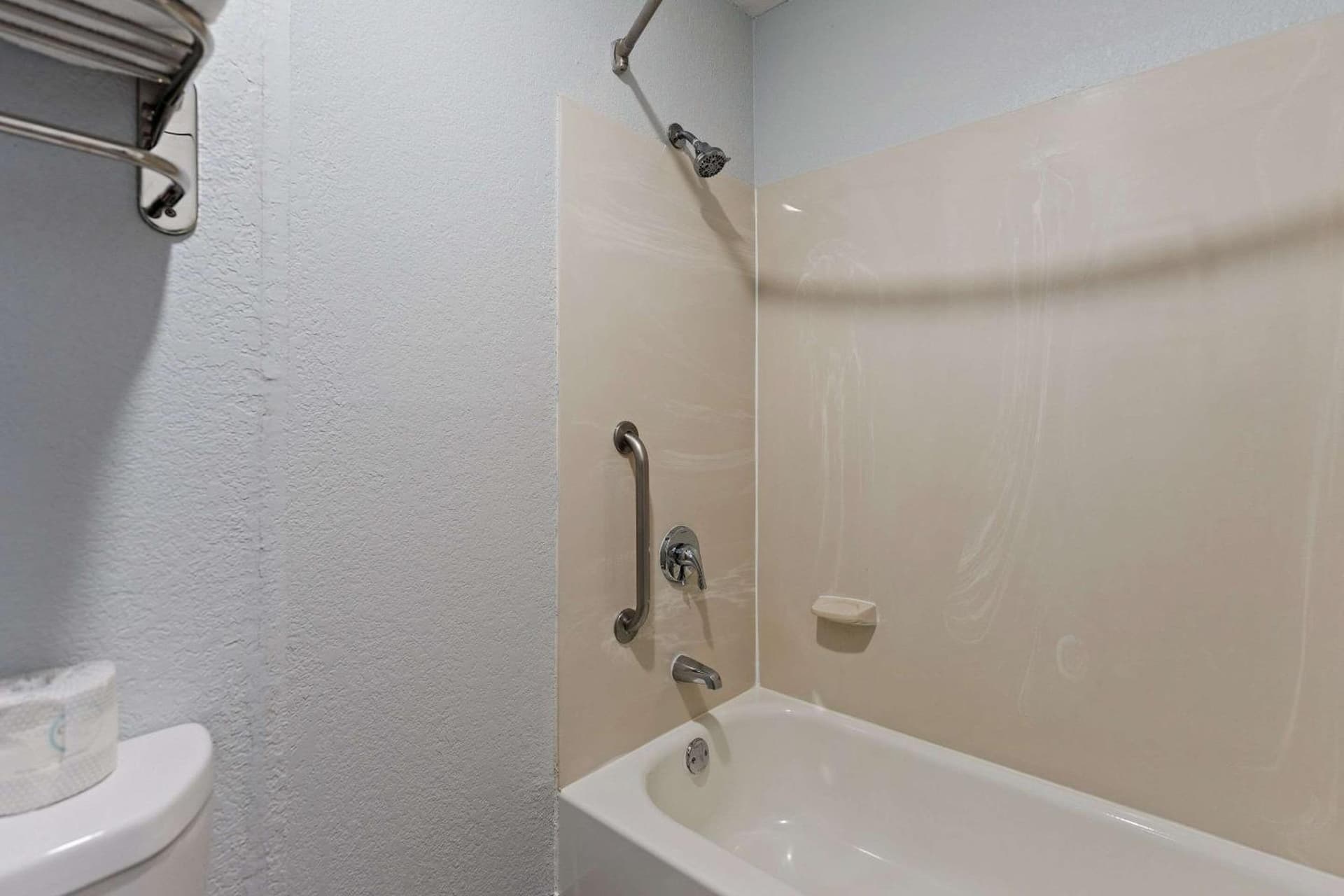Econo Lodge Rockford Casino Area interior in Rockford, IL — gallery photo 2