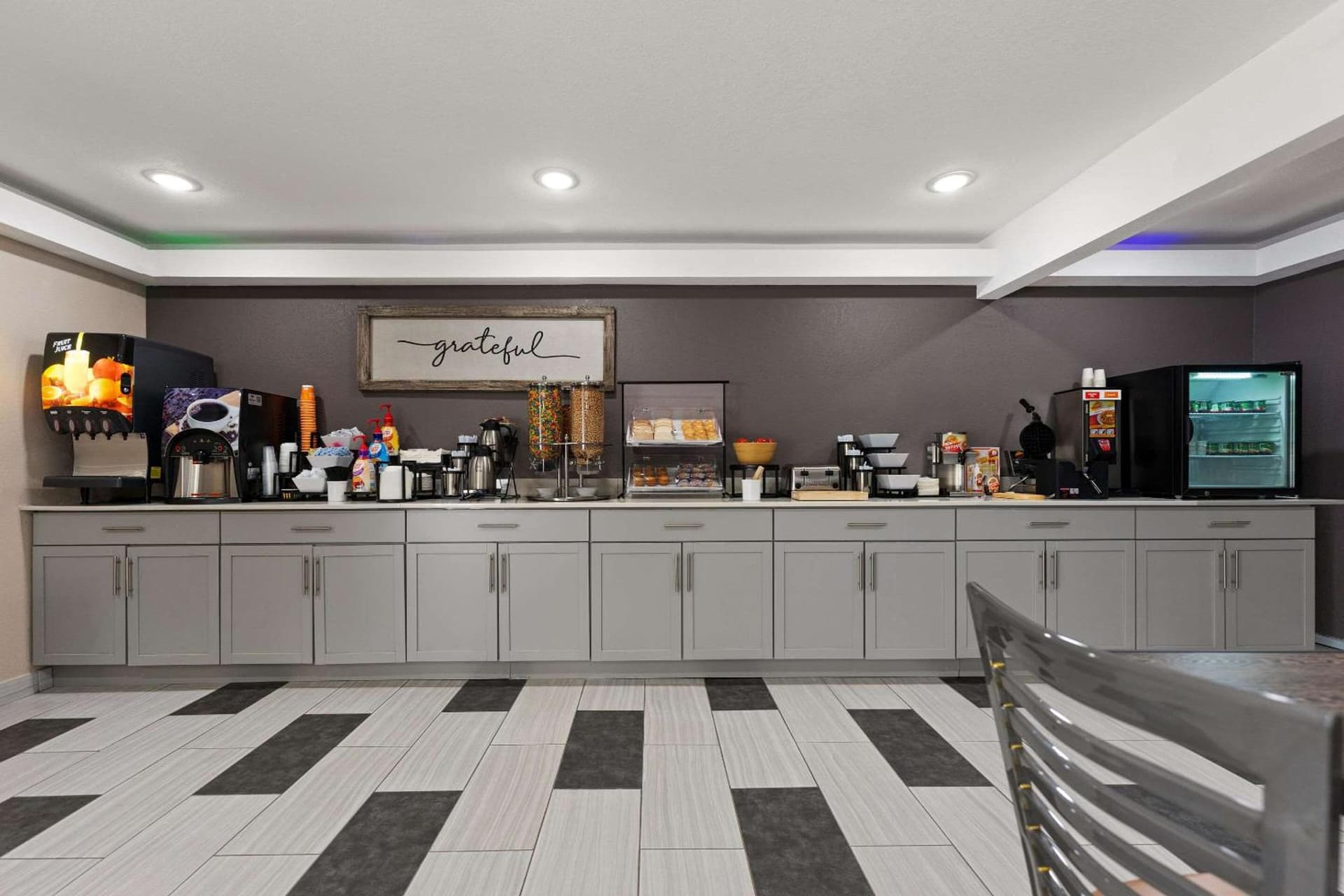 Econo Lodge Rockford Casino Area gallery photo in Rockford, IL — image 13