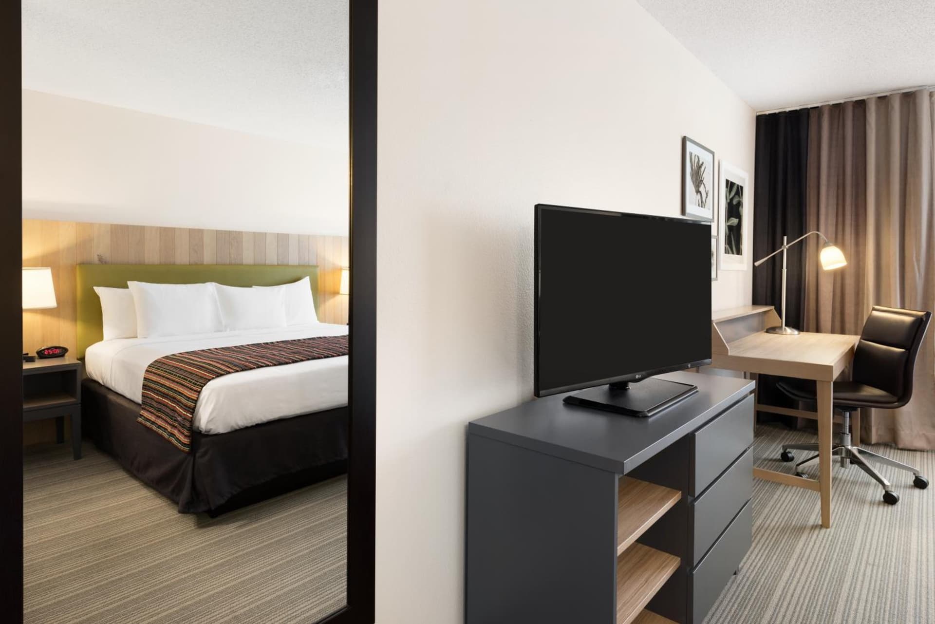 Country Inn & Suites by Radisson, Chippewa Falls, WI gallery photo in Chippewa Falls, WI — image 17