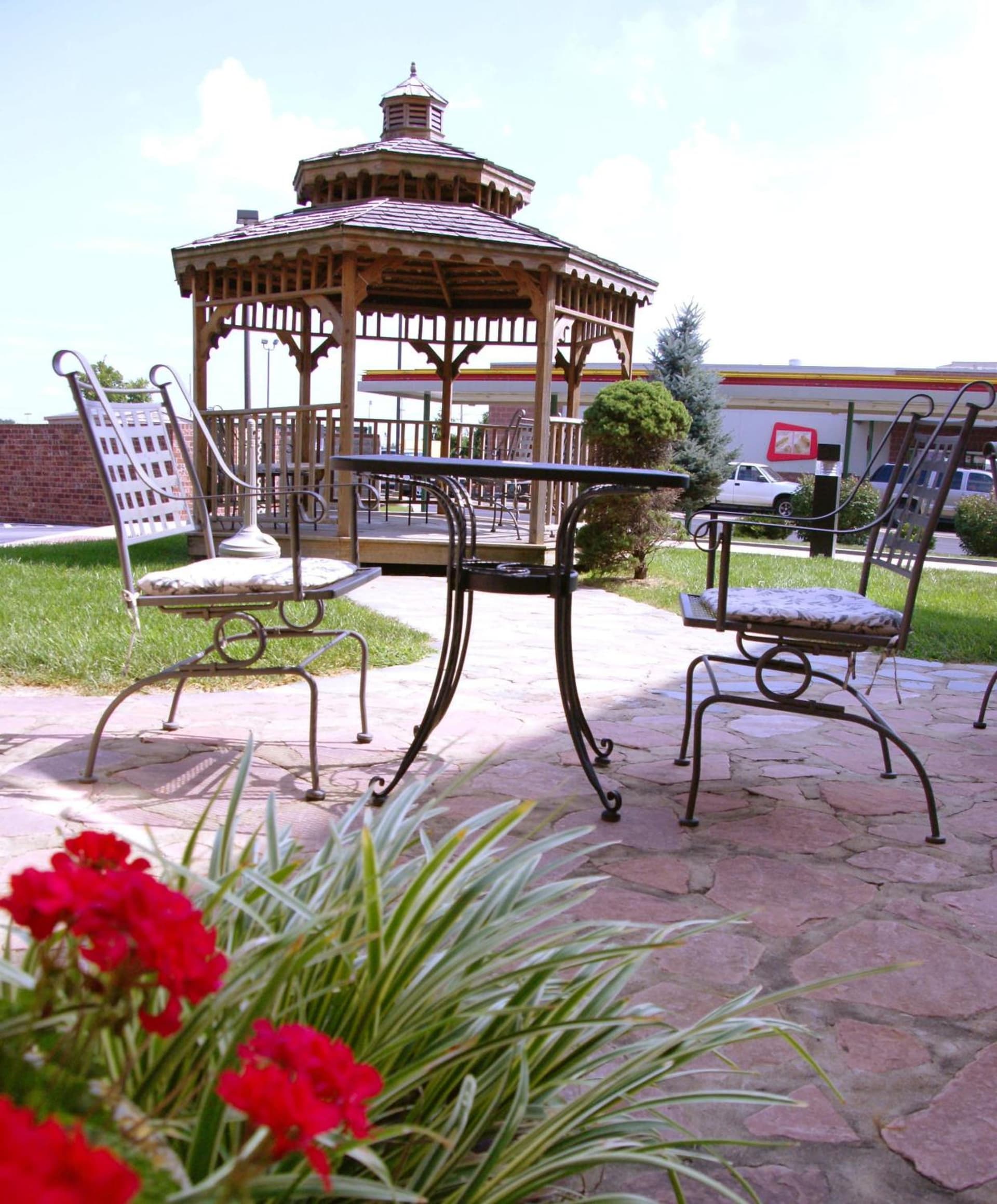 Country Hearth Inn & Suites Edwardsville gallery photo in Edwardsville, IL — image 11