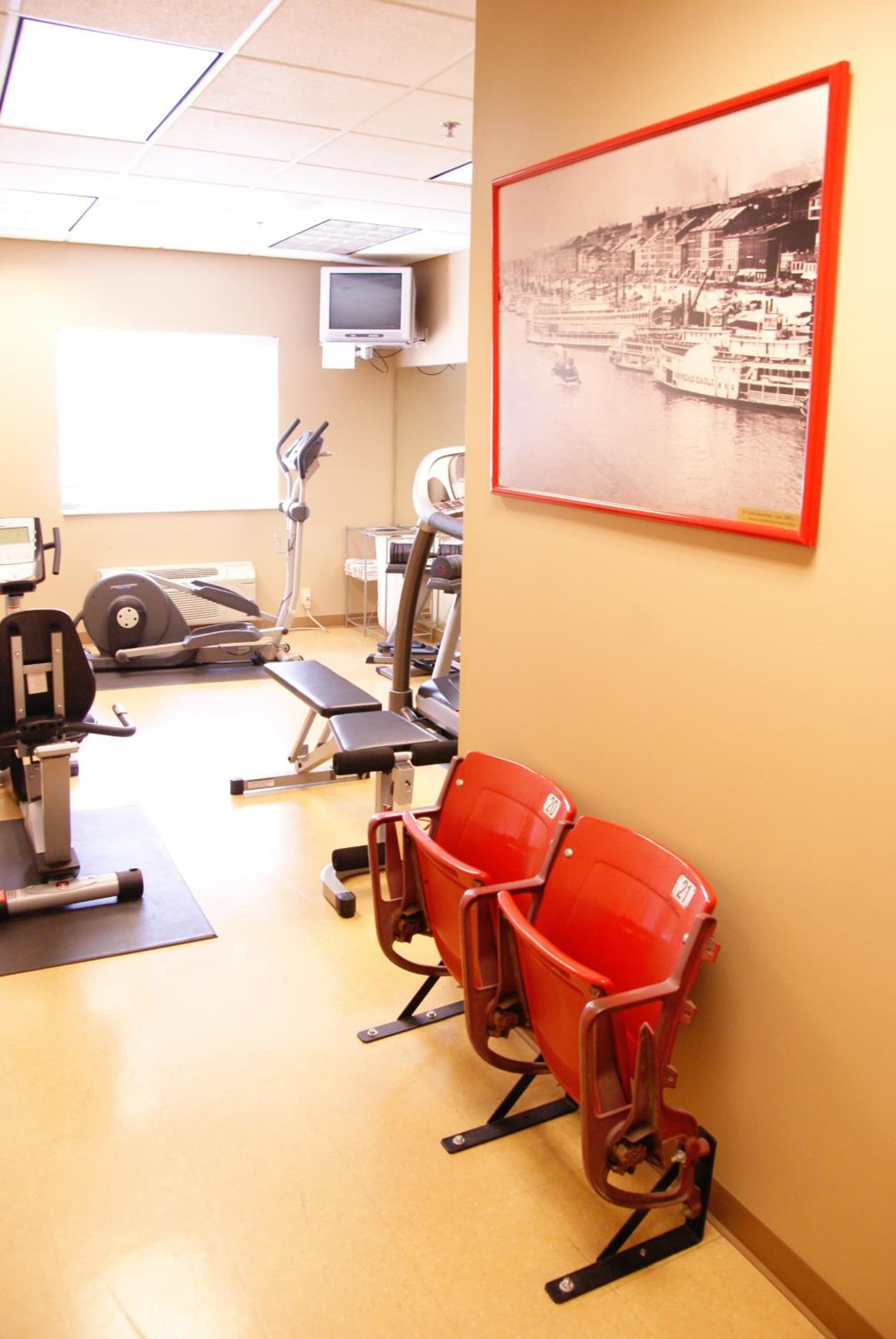 Country Hearth Inn & Suites Edwardsville gallery photo in Edwardsville, IL — image 9