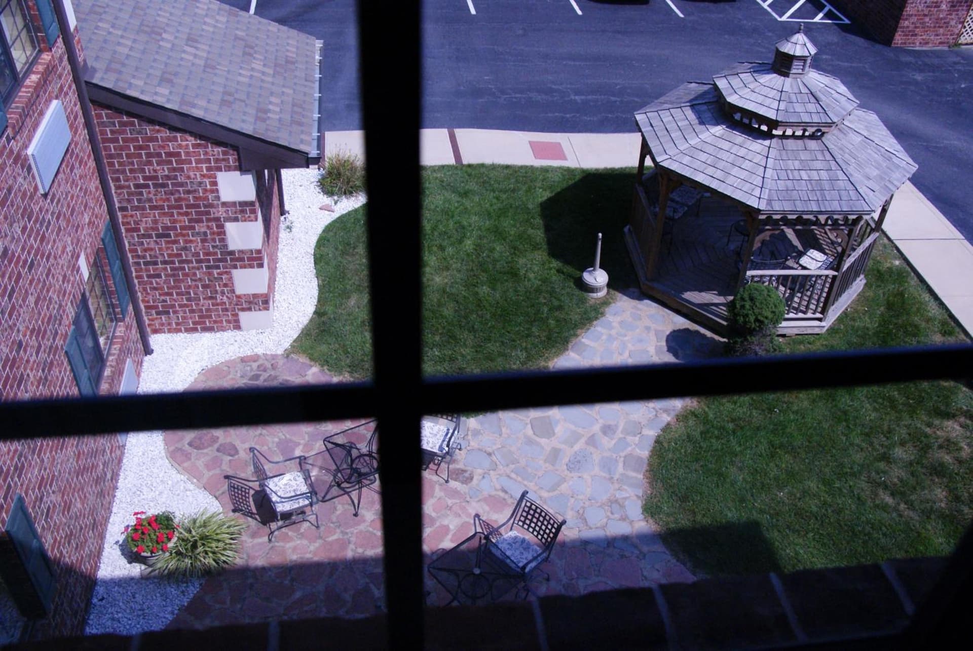Country Hearth Inn & Suites Edwardsville gallery photo in Edwardsville, IL — image 18