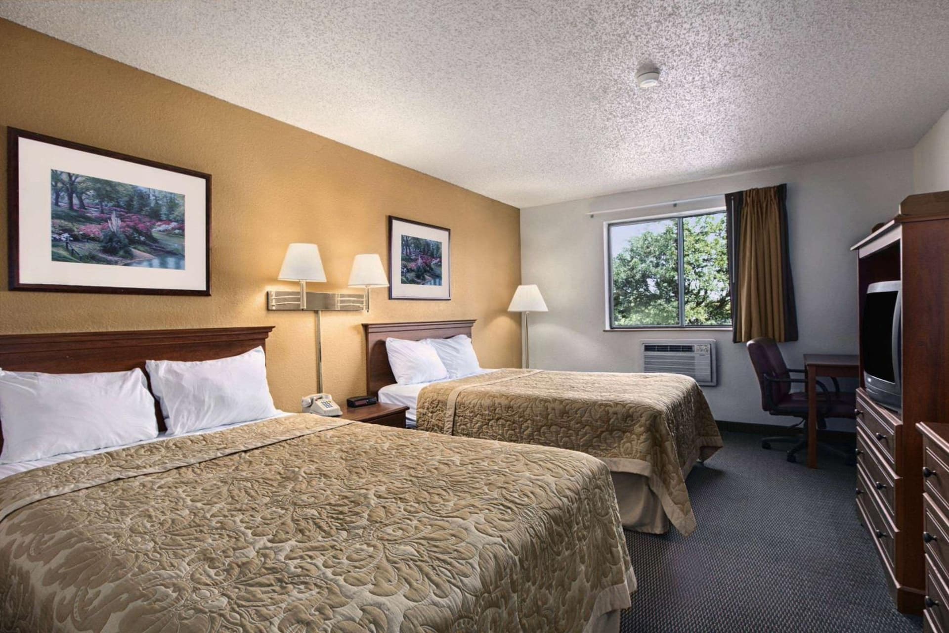 Super 8 by Wyndham Canton/Livonia Area property views in Canton — gallery photo 3