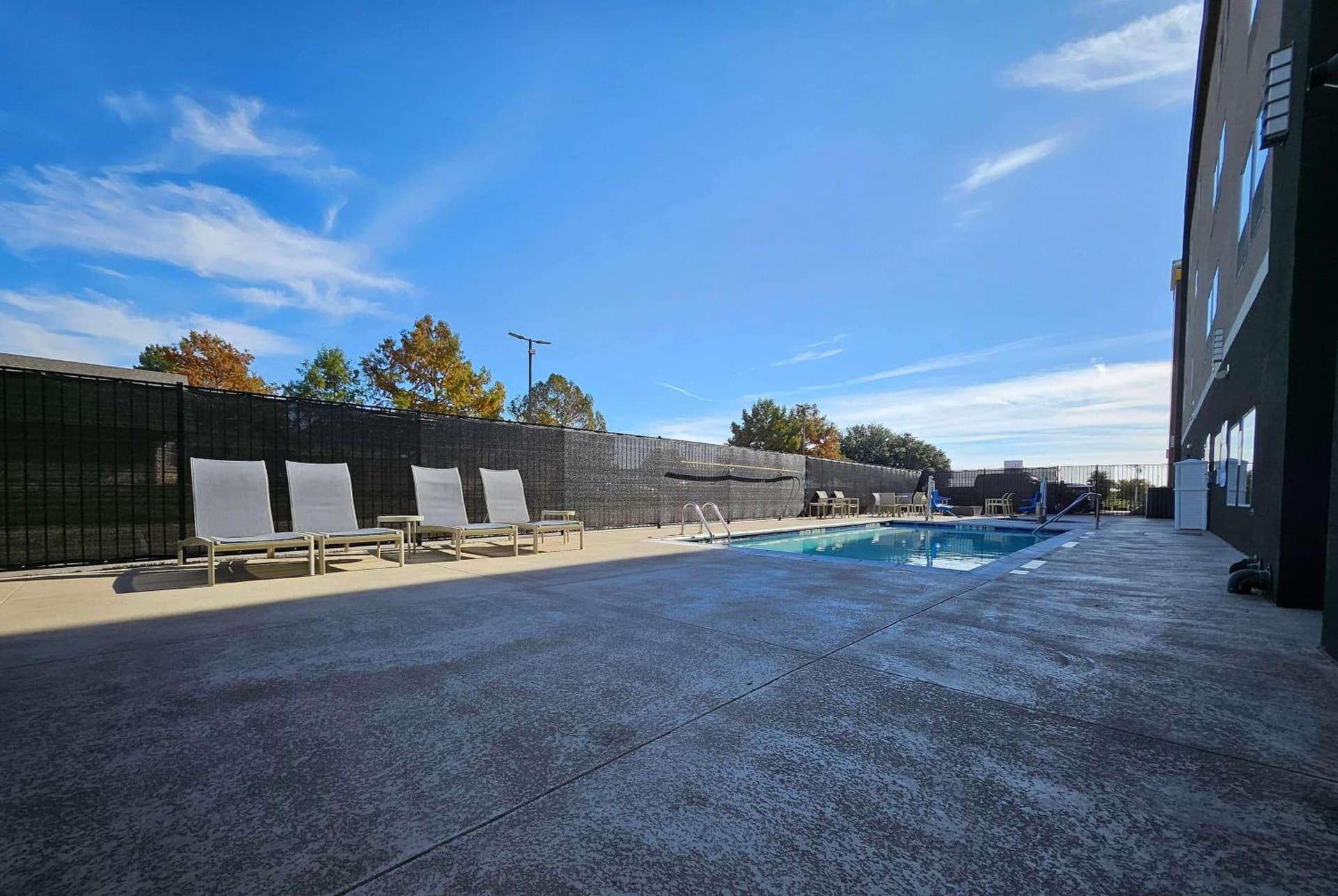 La Quinta Inn & Suites by Wyndham - Red Oak TX IH-35E gallery photo in Red Oak, TX — image 17