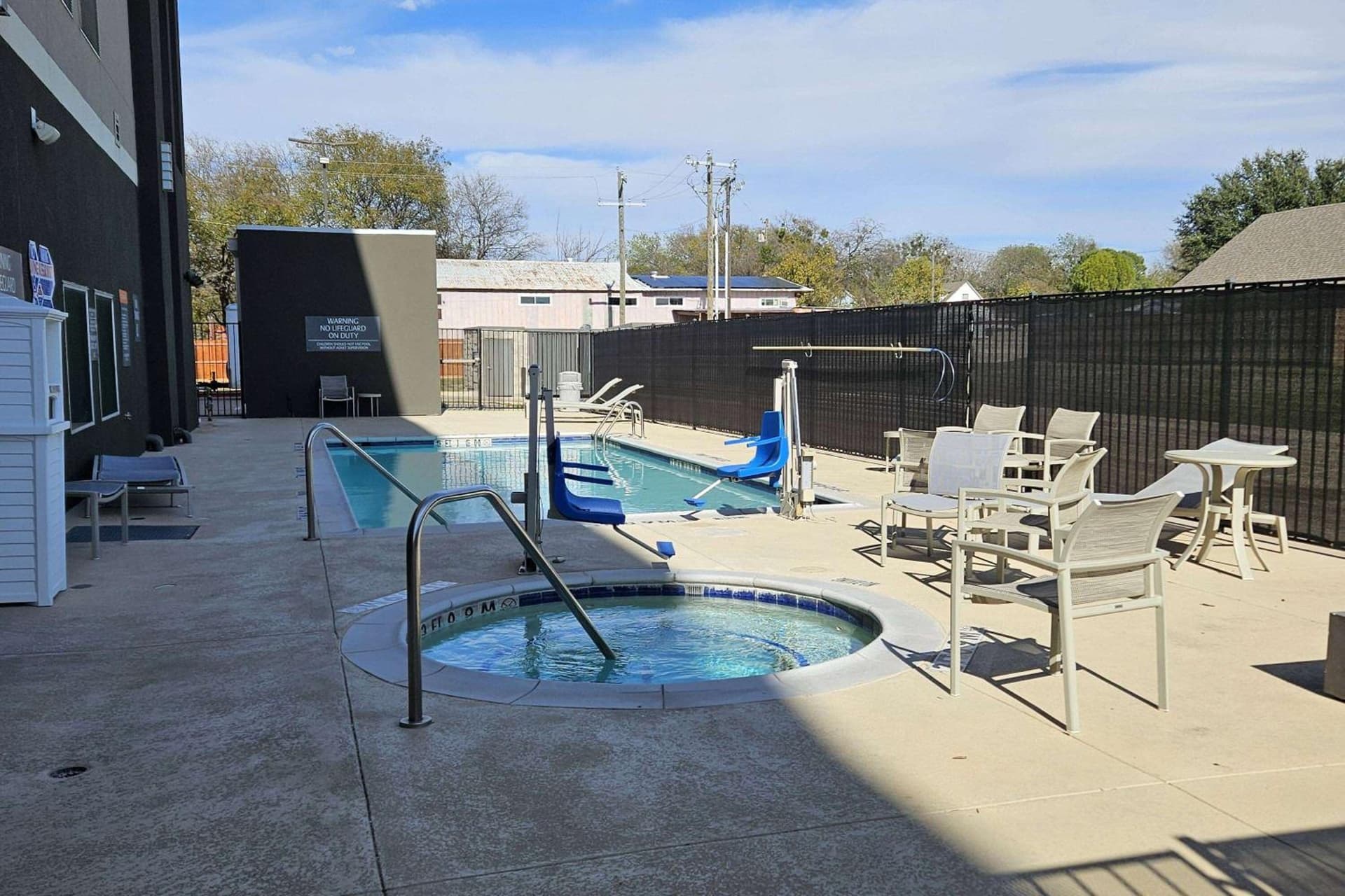 La Quinta Inn & Suites by Wyndham - Red Oak TX IH-35E gallery photo in Red Oak, TX — image 6