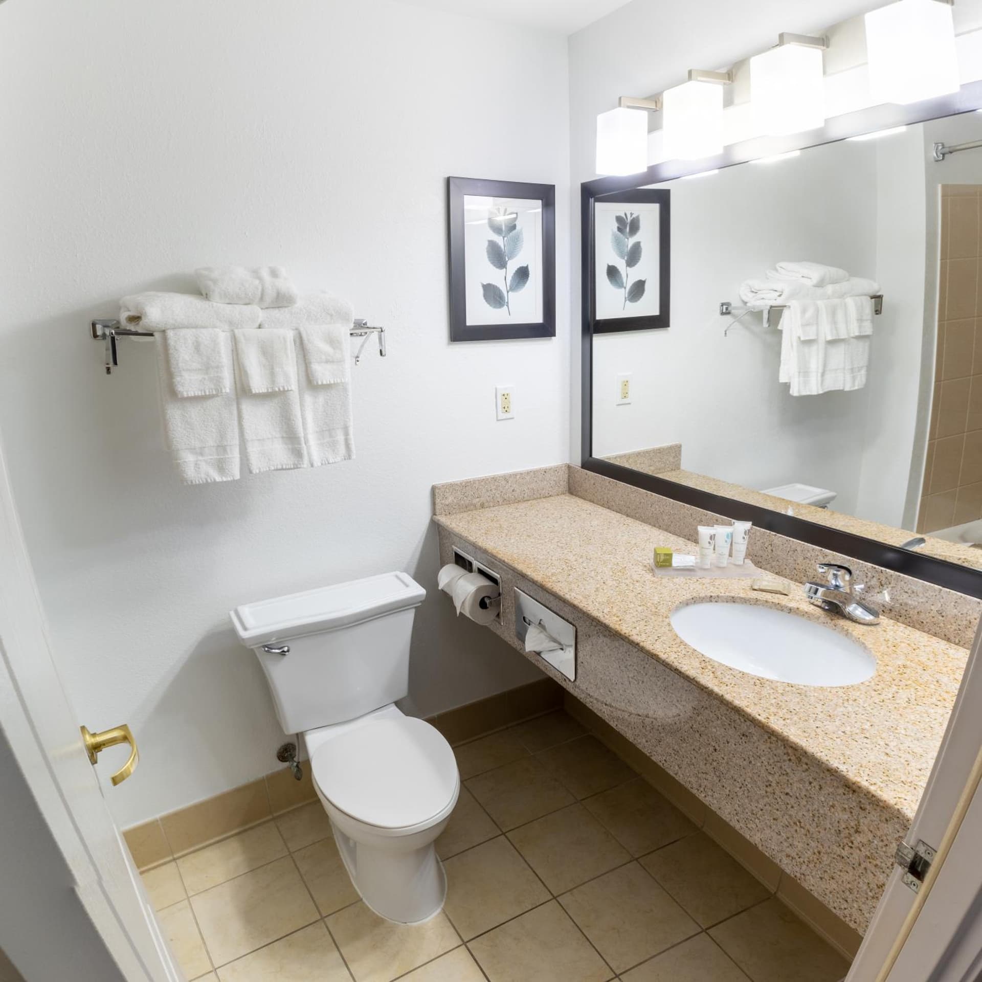 Country Inn & Suites by Radisson, Wilmington, NC gallery photo in Wilmington, NC — image 55