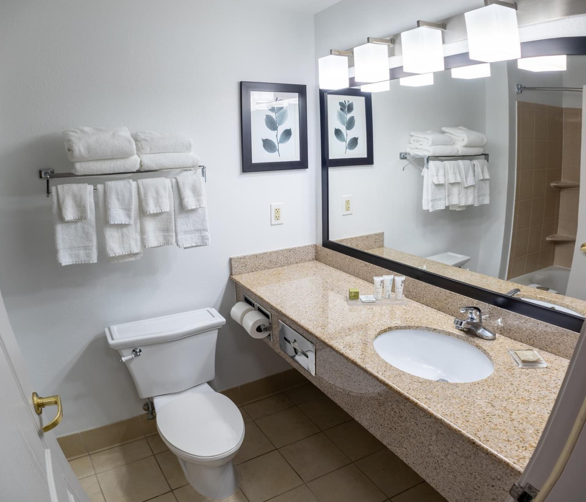 Country Inn & Suites by Radisson, Wilmington, NC gallery photo in Wilmington, NC — image 43