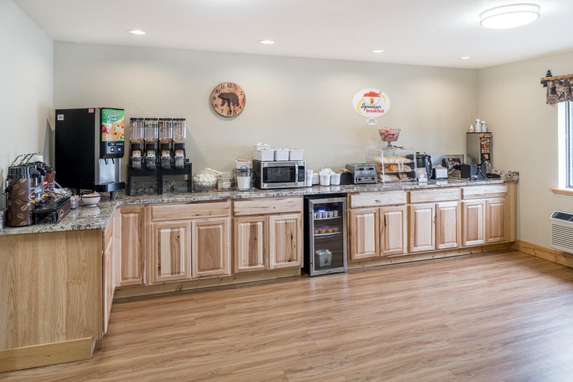 Super 8 by Wyndham Kalispell Glacier National Park property views in Kalispell, MT — gallery photo 3