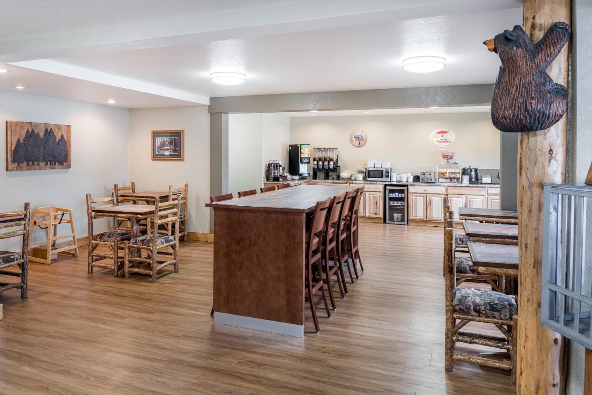 Super 8 by Wyndham Kalispell Glacier National Park interior in Kalispell, MT — gallery photo 2