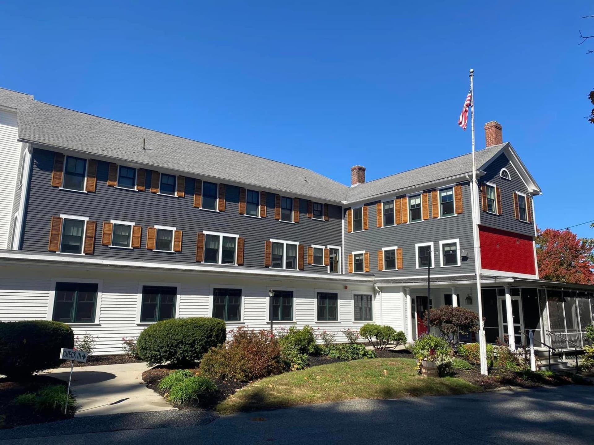 Woodbound Inn interior in Rindge — gallery photo 2