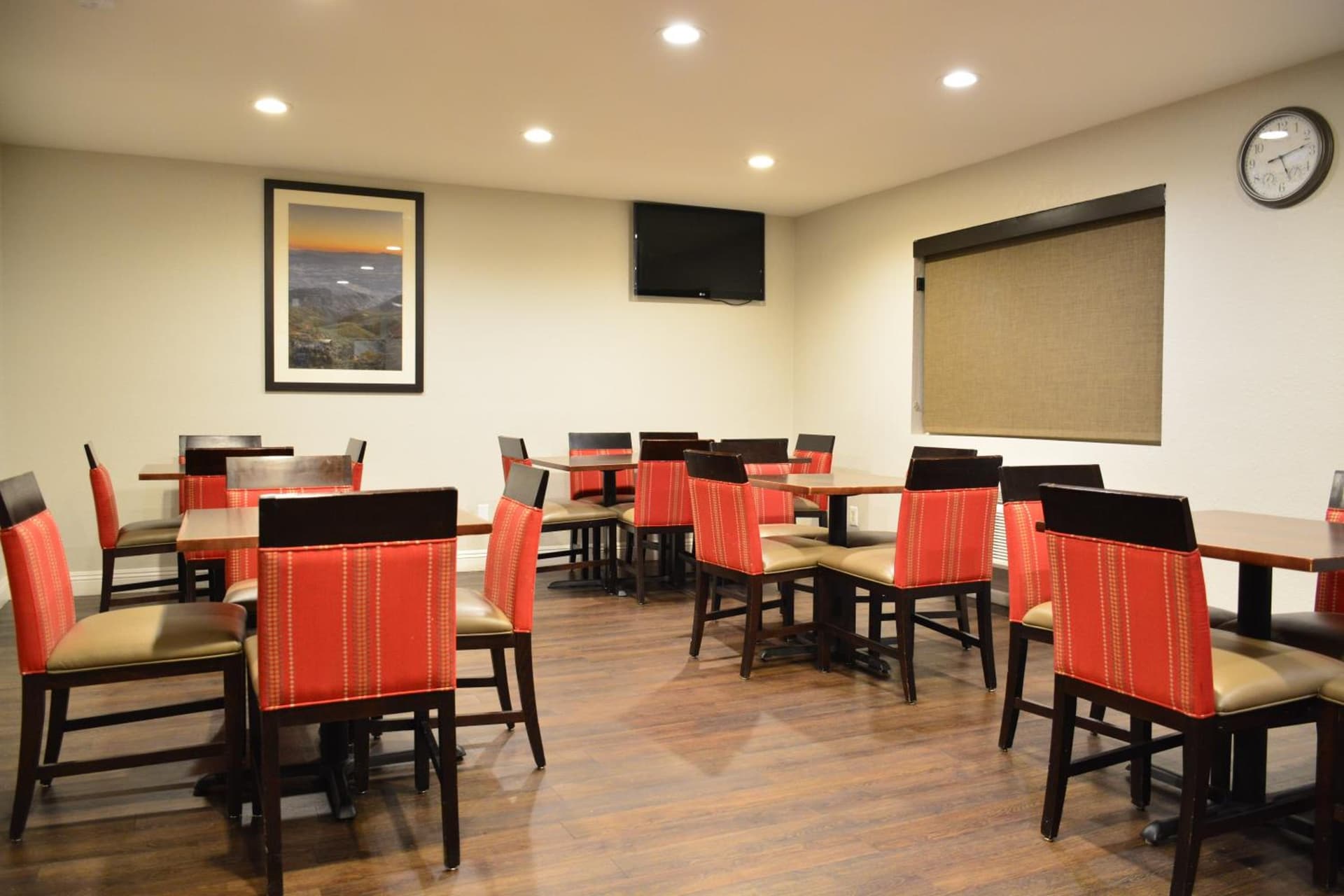 Comfort Inn & Suites Moreno Valley near March Air Reserve Base gallery photo in Moreno Valley, CA — image 24