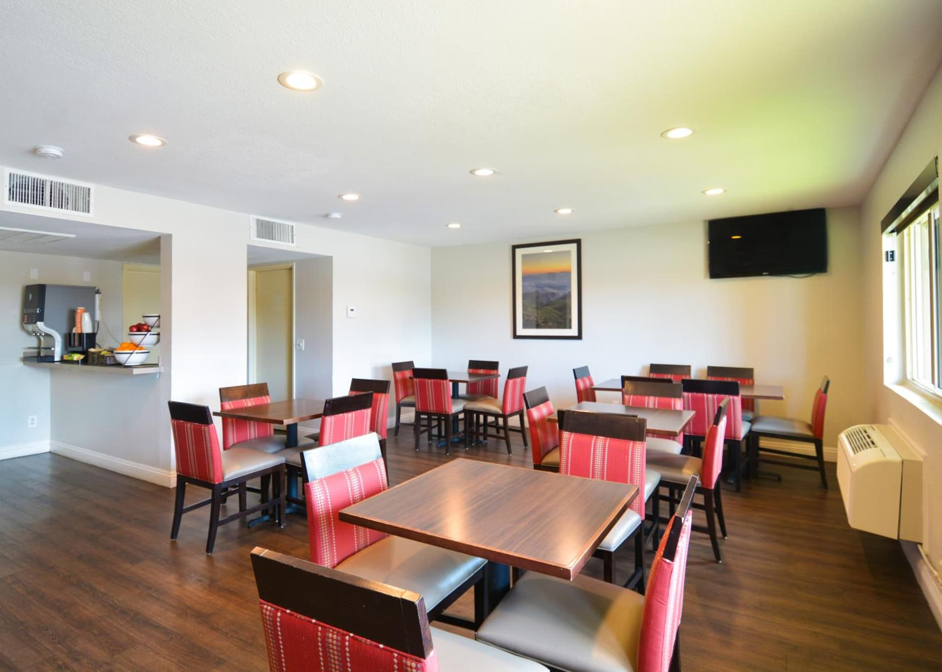 Comfort Inn & Suites Moreno Valley near March Air Reserve Base gallery photo in Moreno Valley, CA — image 50