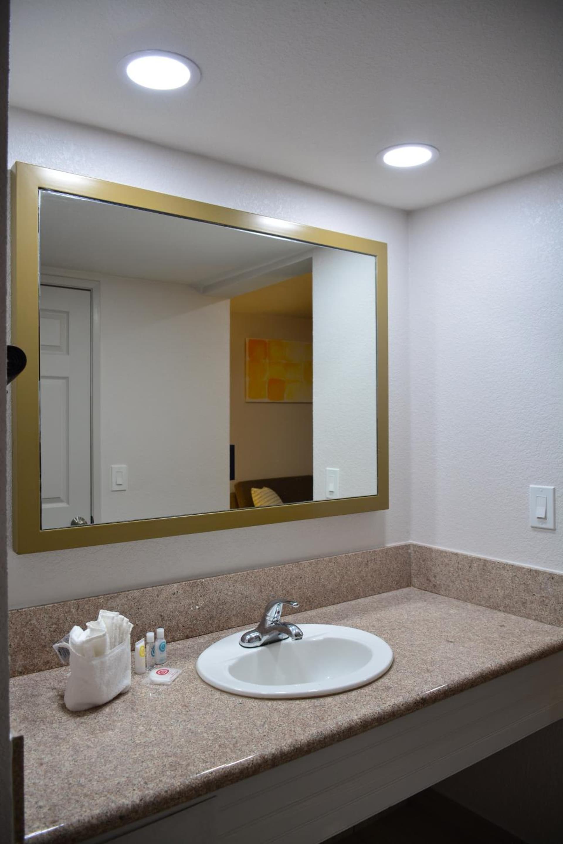 Comfort Inn & Suites Moreno Valley near March Air Reserve Base gallery photo in Moreno Valley, CA — image 47