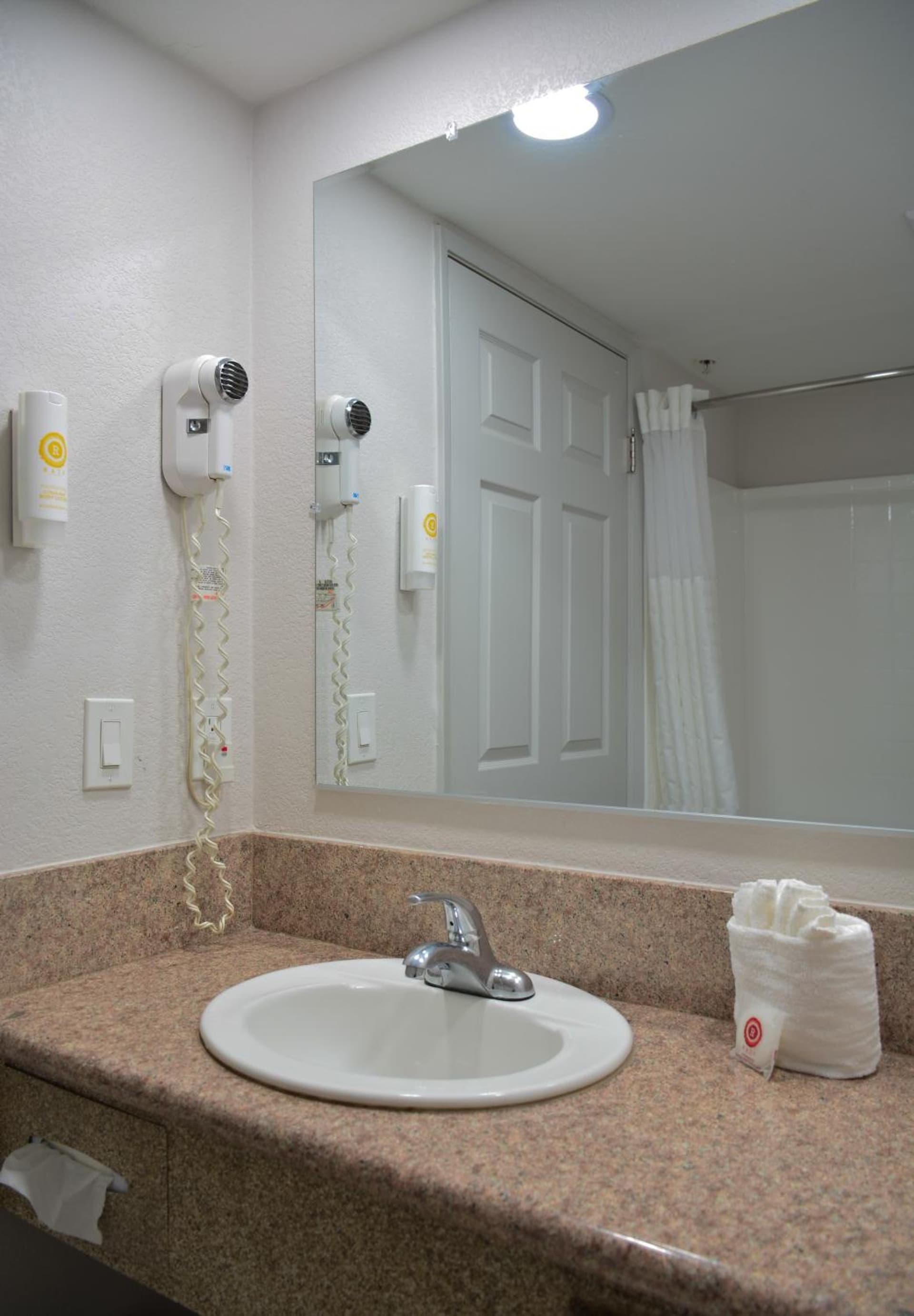 Comfort Inn & Suites Moreno Valley near March Air Reserve Base gallery photo in Moreno Valley, CA — image 33