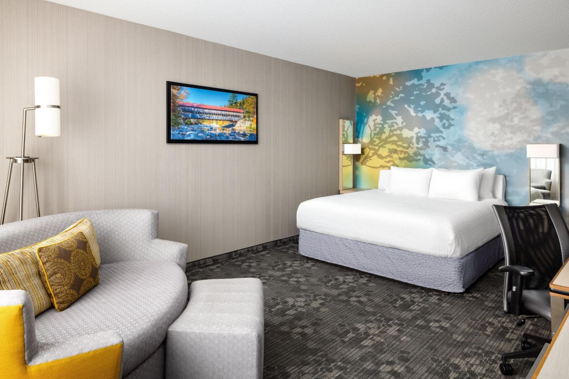 Courtyard by Marriott Concord interior in Concord, NH — gallery photo 2
